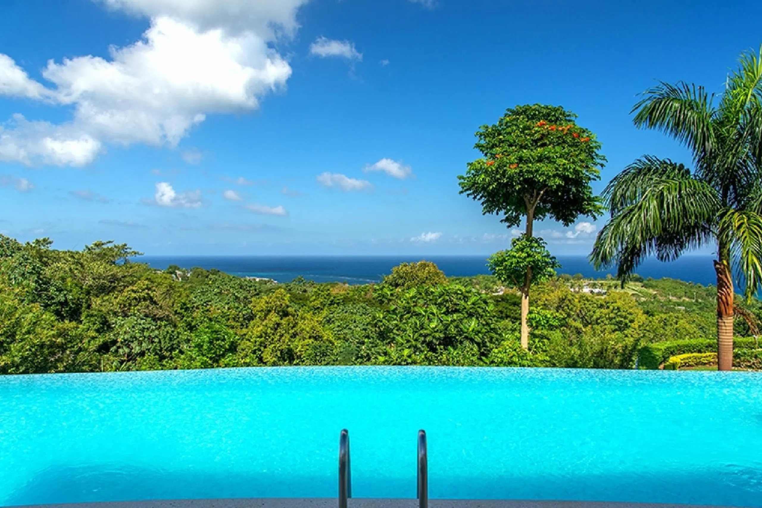 Elegant Montego Bay Villa with Private Pool and Panoramic Ocean Views — photograph 3