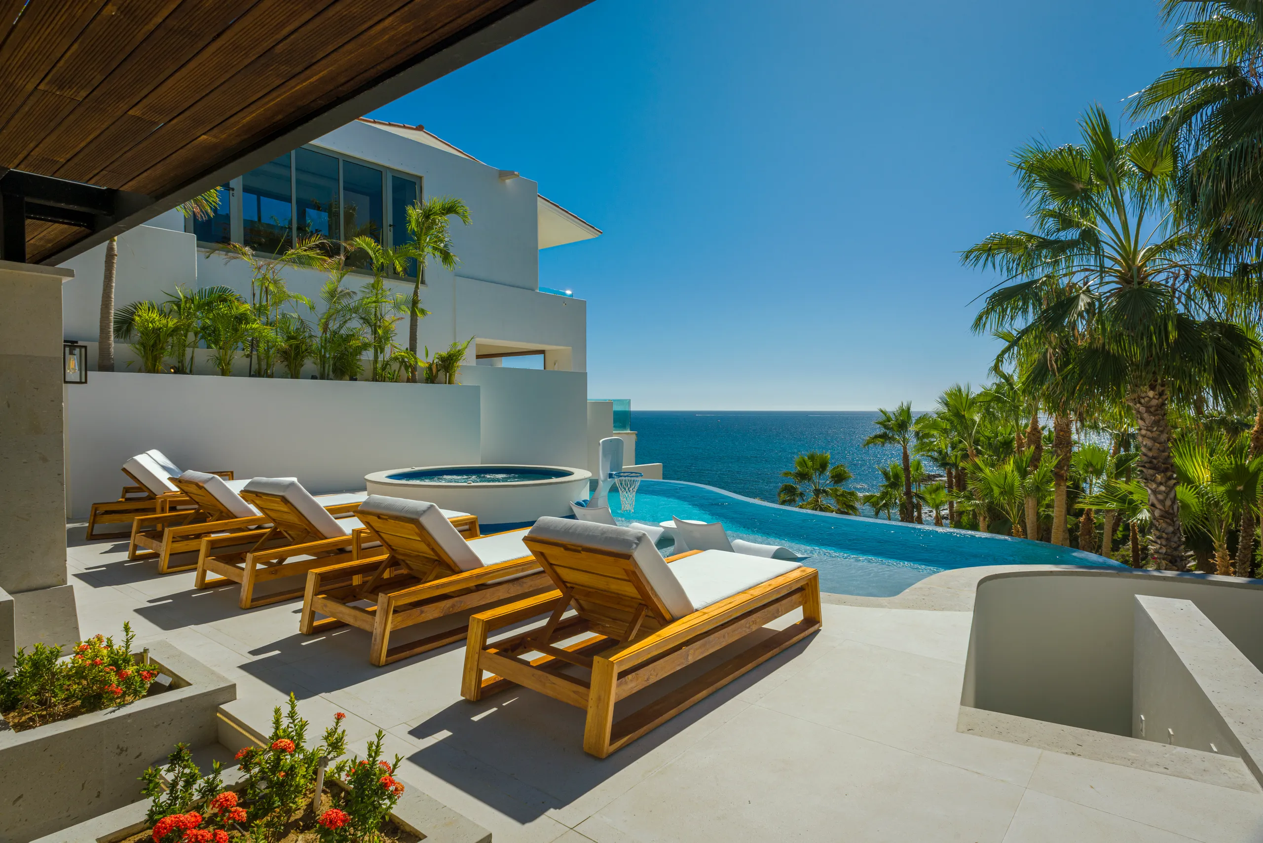 Rejuvenating, Airy and Spacious Villa with Tranquil Classic Luxury Pool — photograph 6