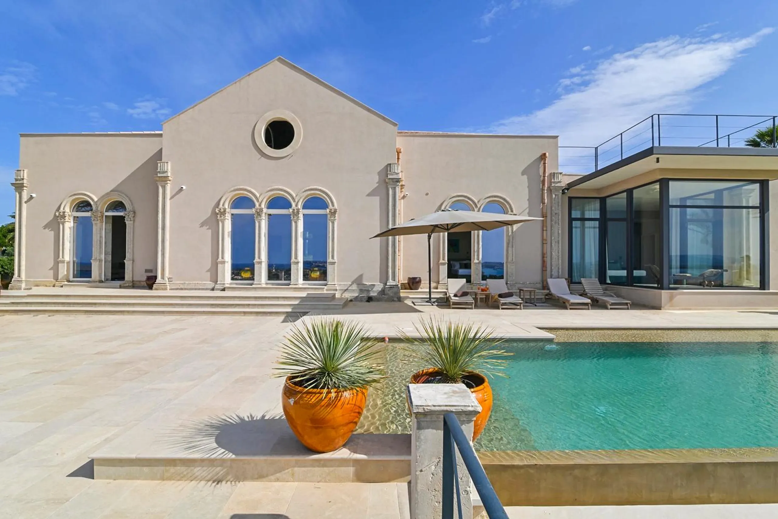 Chic Sicilian Villa with Private Infinity Pool and Scenic Terraces, Isola