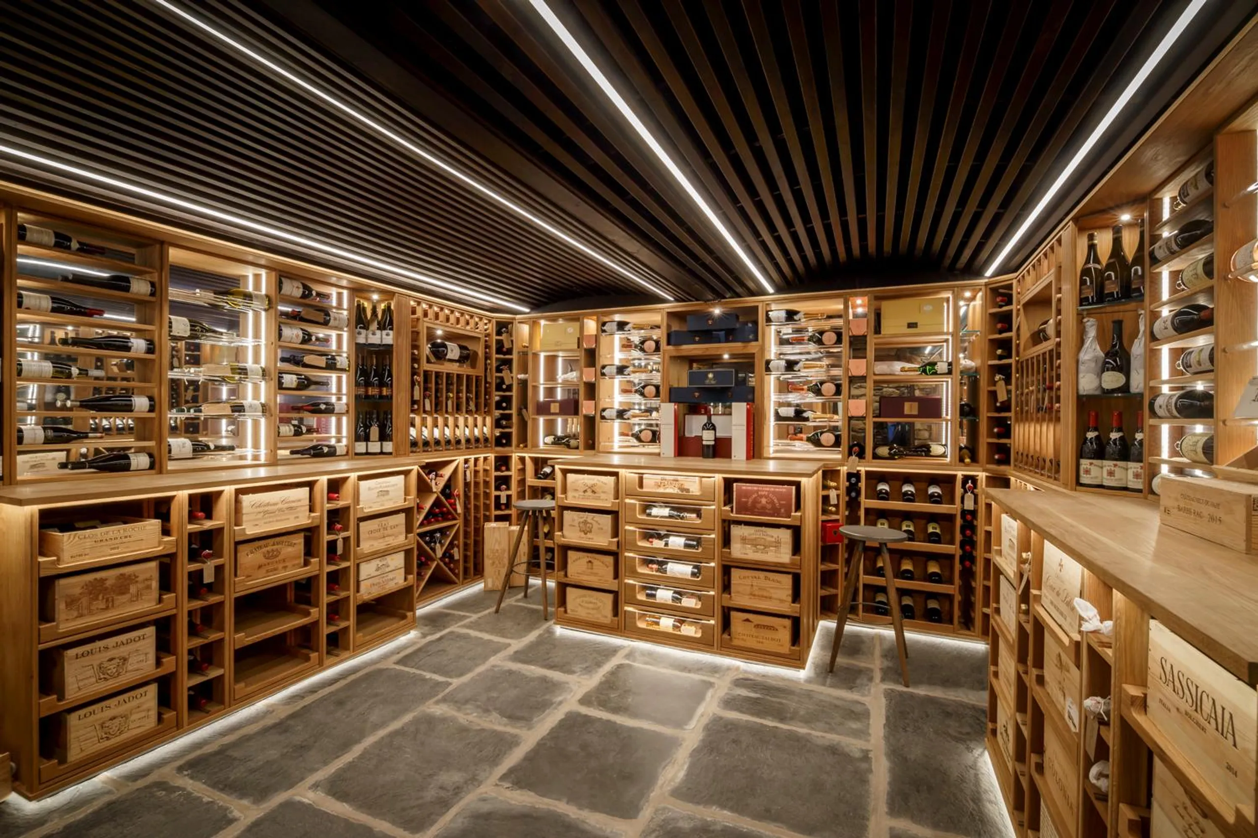 Sophisticated Lake District Villa: Stunning Grounds, Private Spa, and Gourmet Kitchen — photograph 9