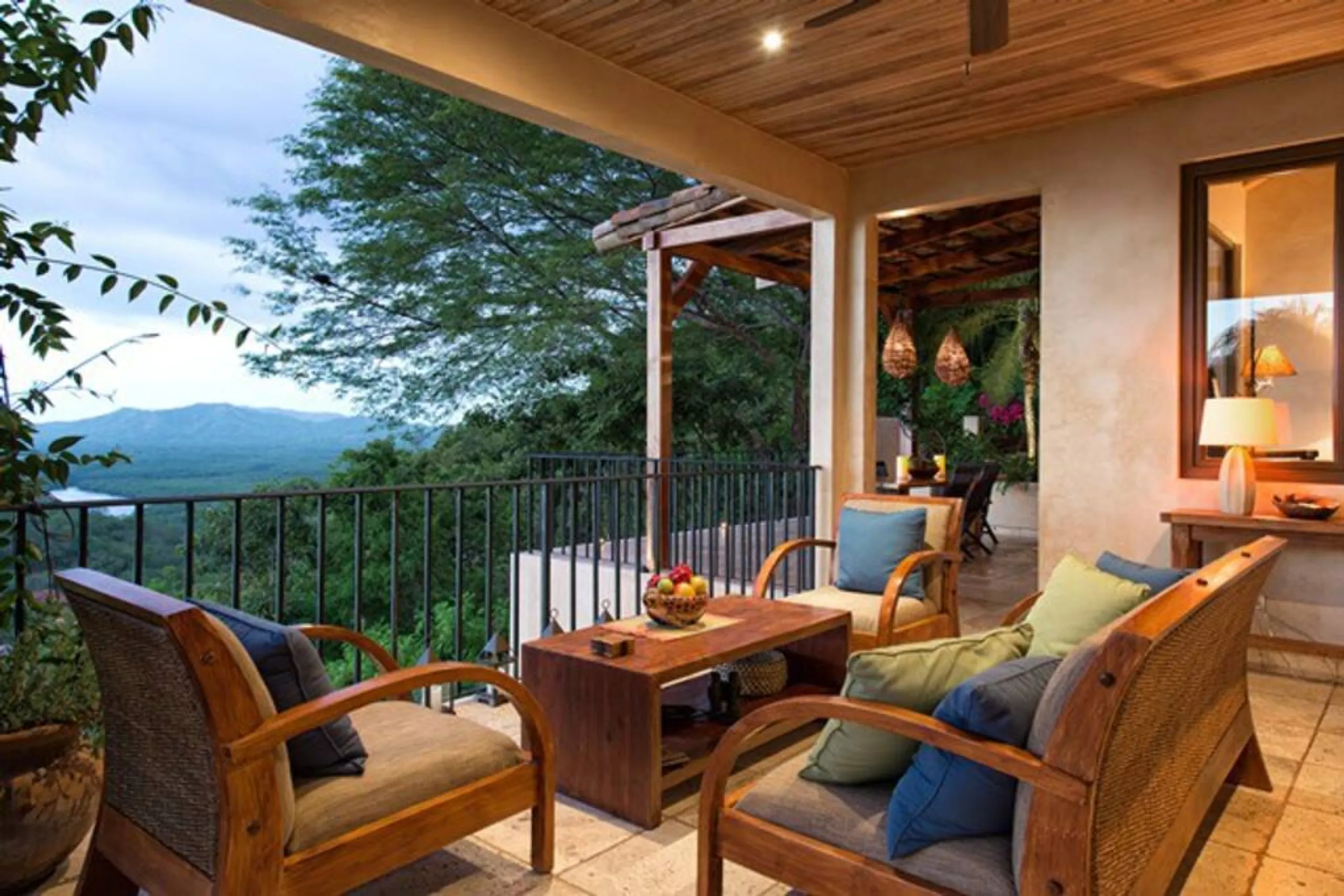 Jasmine-Scented Tamarindo Villa with Private Poolside Lounge and Ocean Views — photograph 9