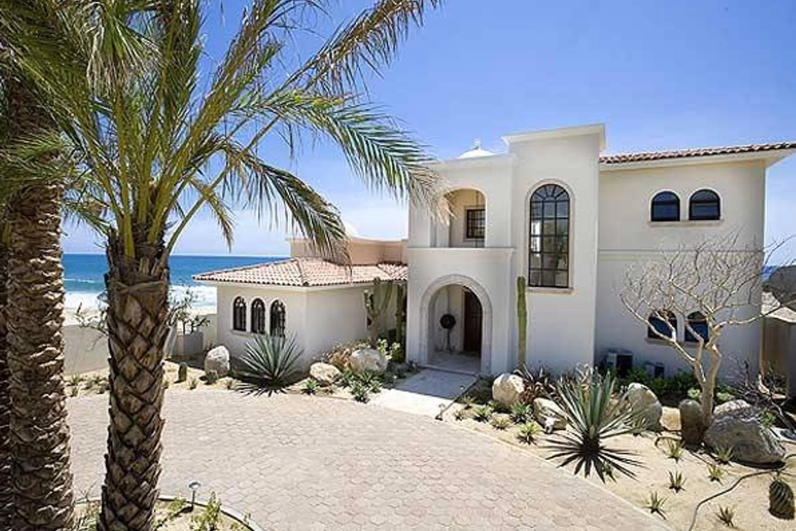 Beautiful Private Beachfront Estate with Infinity Pool, Hot Tub and Ocean Views fro VILLAWAY® — photograph 6