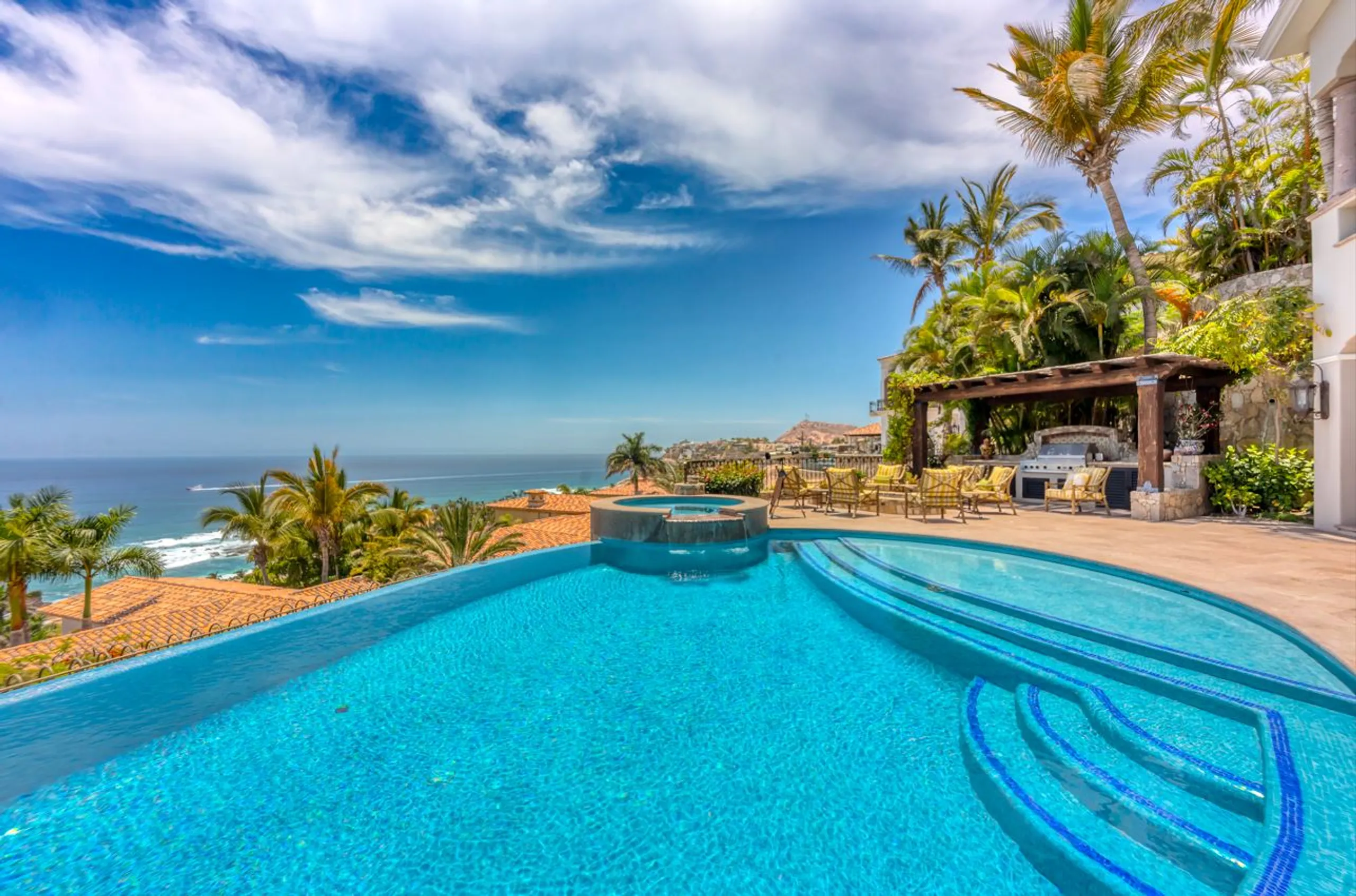 Glorious Spanish Style Villa with Private Infinity Pool, Golf Access and Panoramic Views — photograph 7