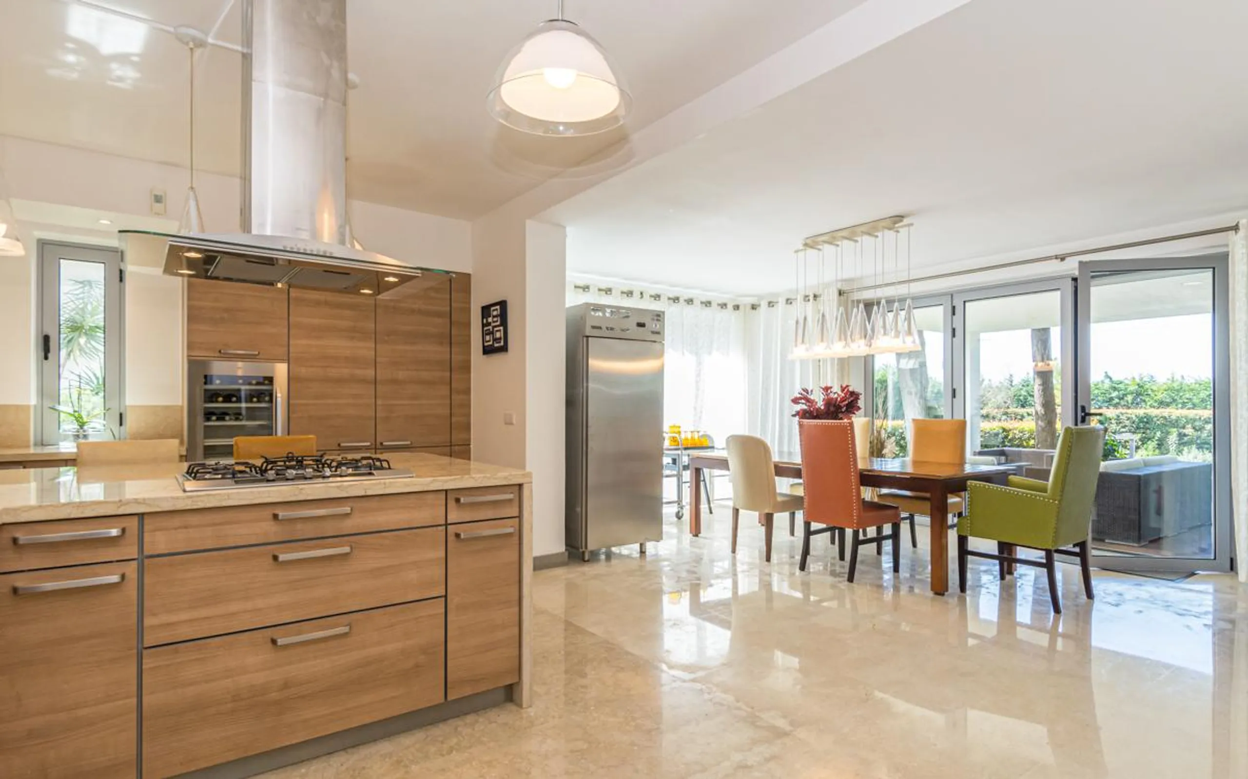 Plush and Inviting Villa with Private Pool and Gardens — photograph 12