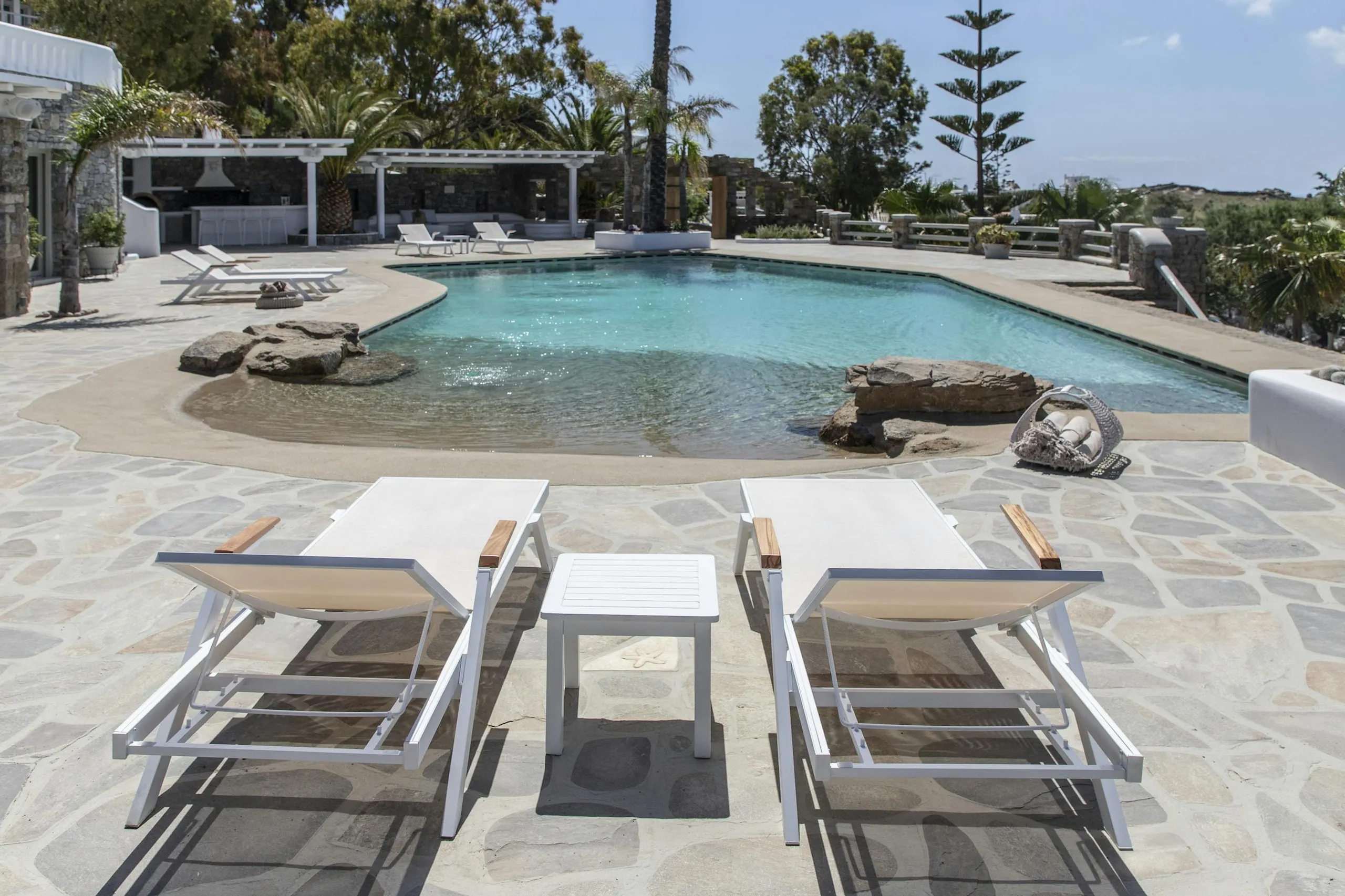 Refined Mykonos Paradise Estate with Private Pool and Outdoor Kitchen — photograph 7