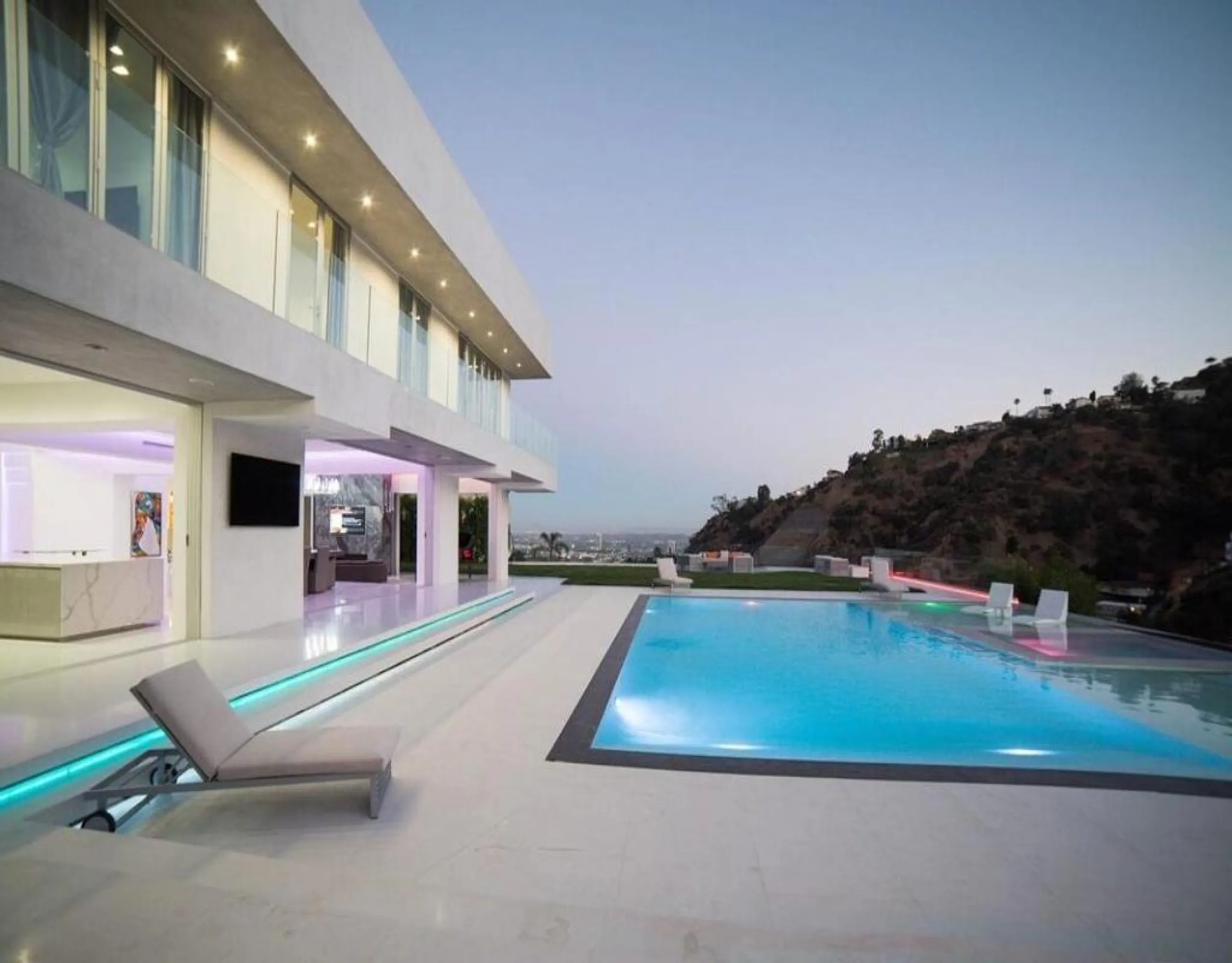 Exclusive Hollywood Hills Villa – 5BR, Infinity Pool & Panoramic Views — photograph 3