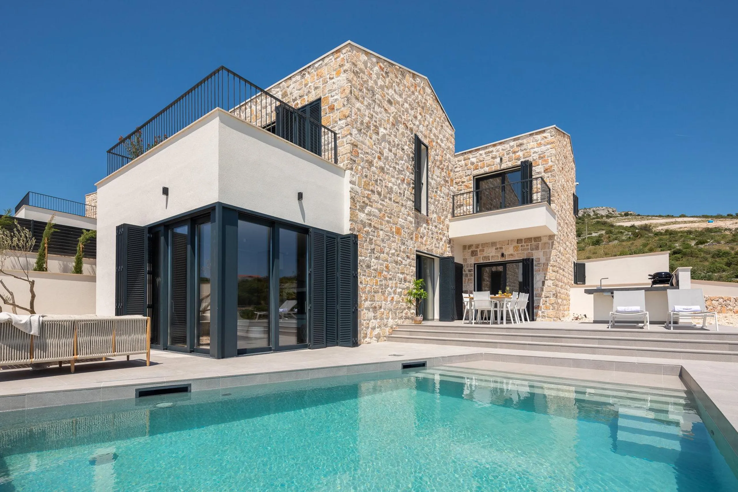 Spectacular Villa with Pool and Stunning views of the Nearby Rogoznica Archipelago — photograph 3