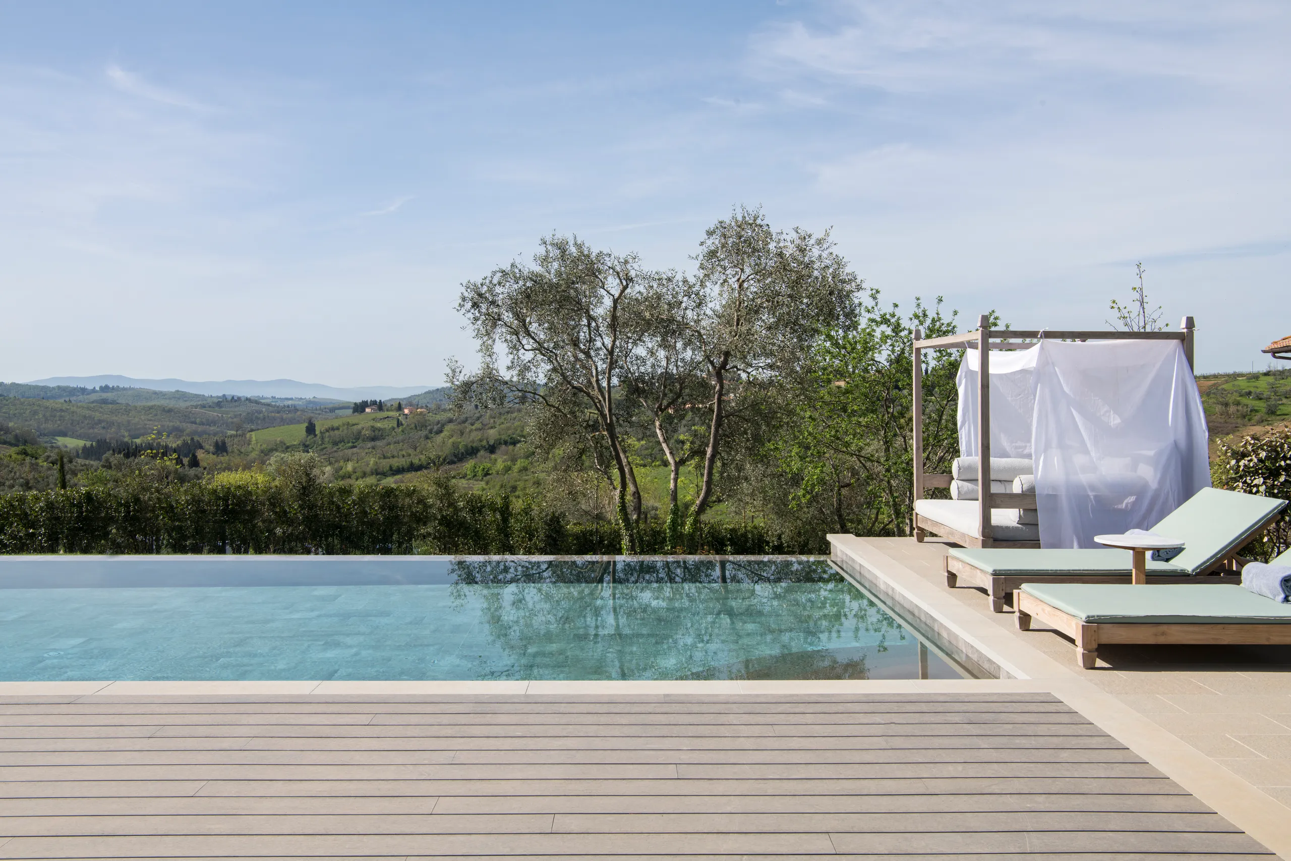 Elegant Italian Estate with Panoramic Views and Infinity Pool VILLAWAY® — photograph 12