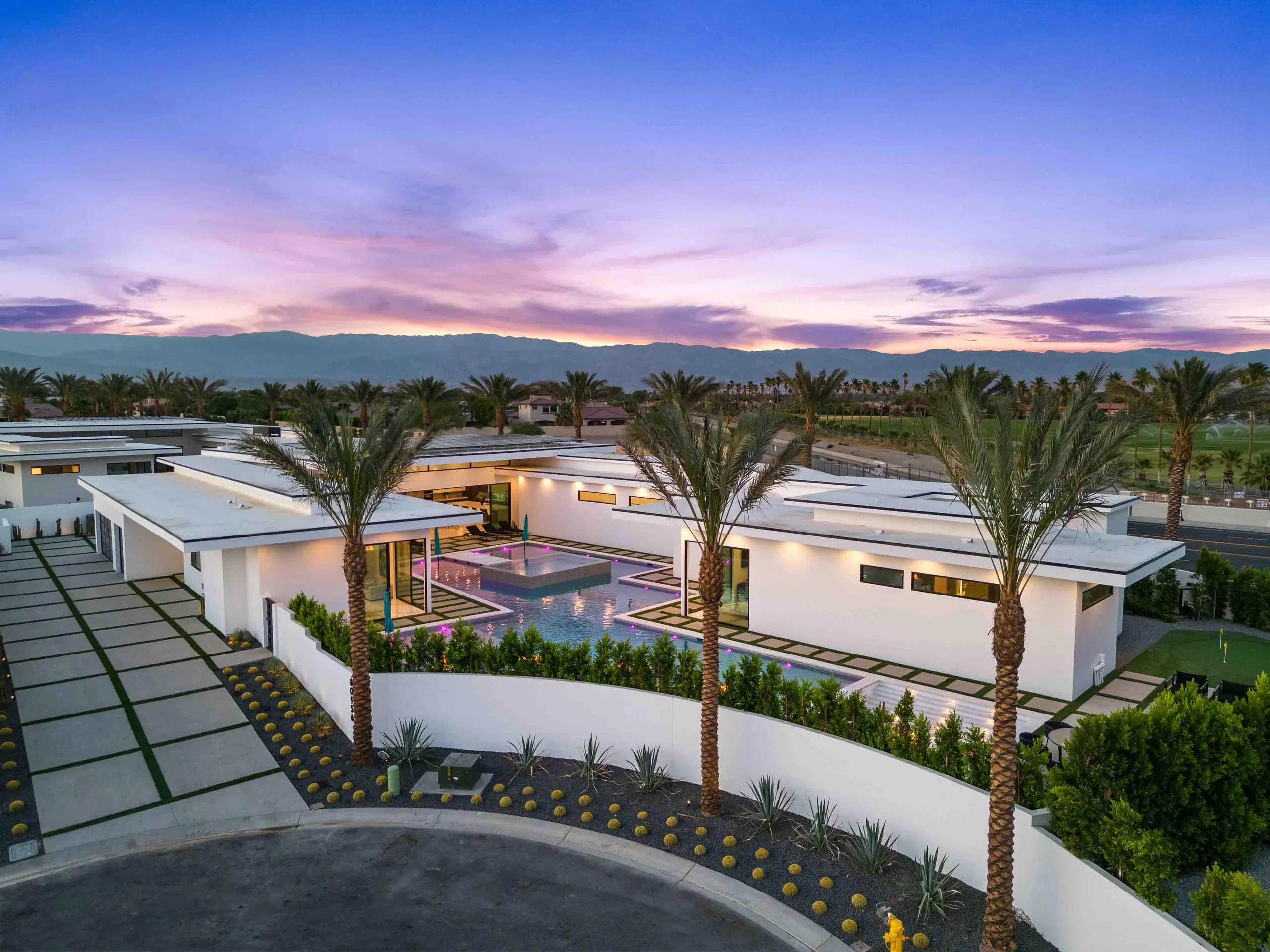 Unparalleled Elite Vacation Villa with Private Pool and Steps from Polo Grounds VILLAWAY®, Coachella