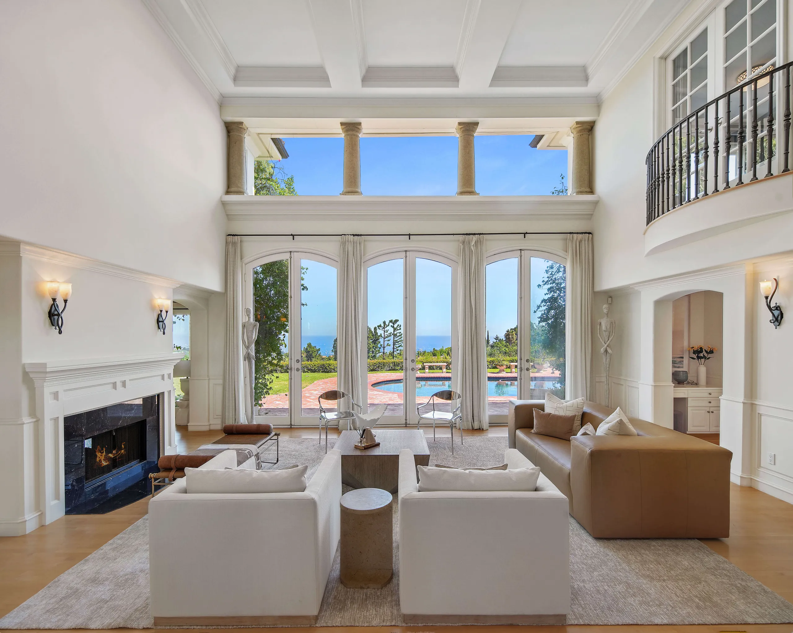 Timeless Bel Air Sanctuary with City Views, Pool & Grassy Grounds — photograph 11