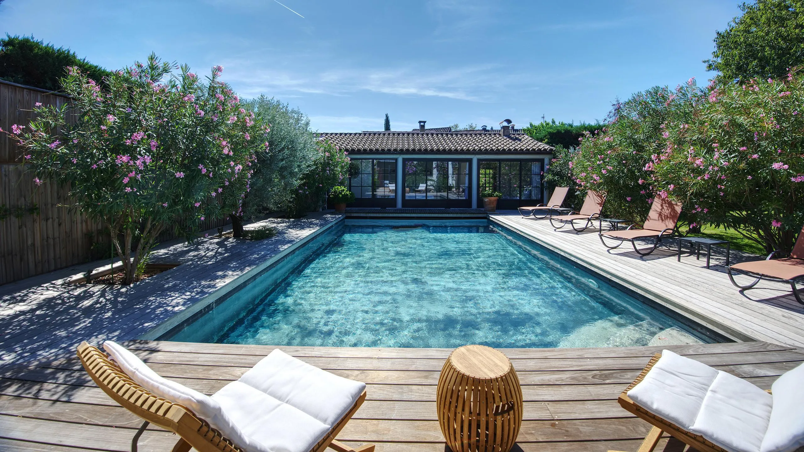 Blissful Retreat with Pool and Mountain Views — photograph 3
