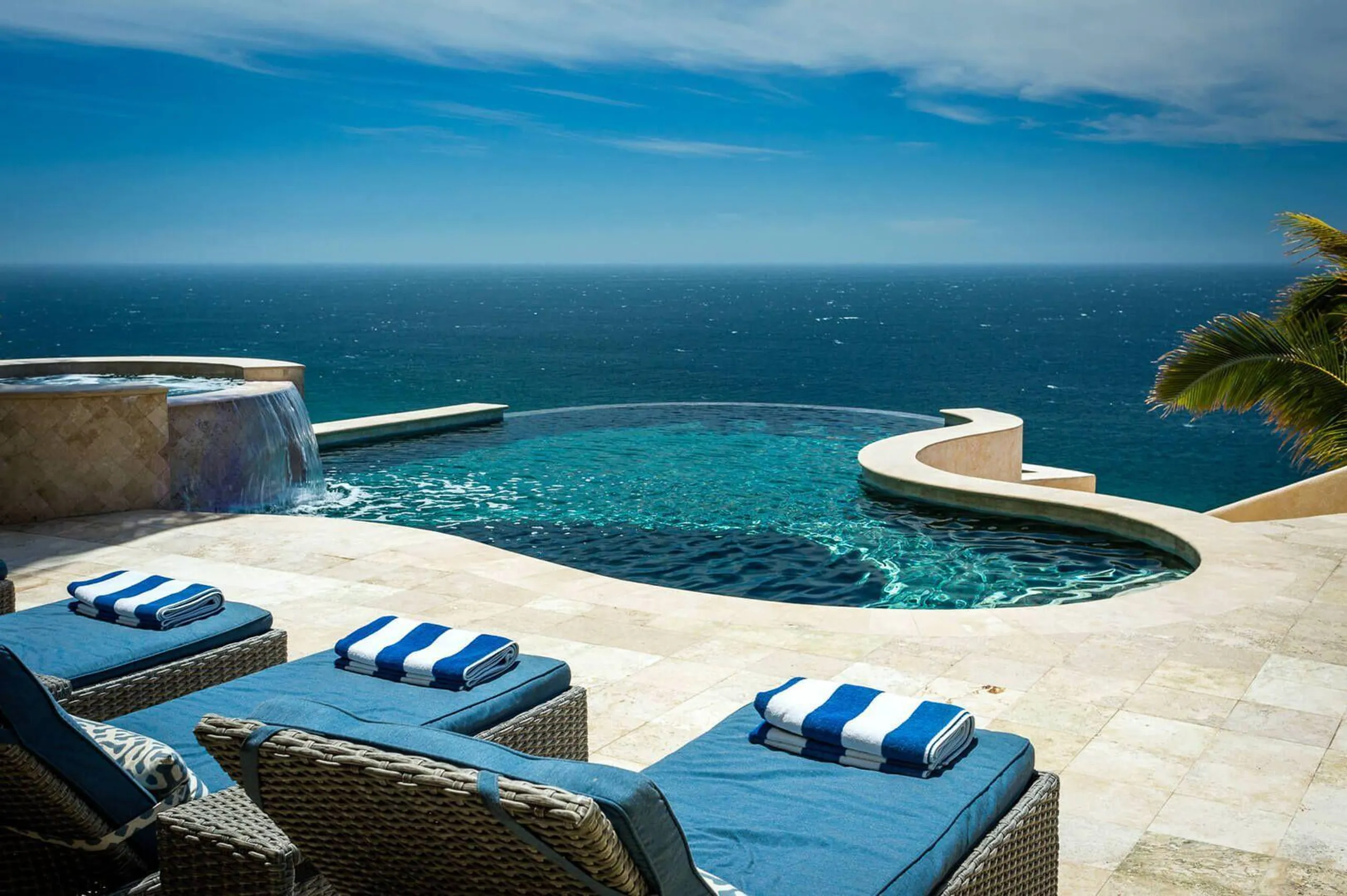 Grand Pedregal Estate with Infinity Pool, Hot Tub and Ocean Views — photograph 7