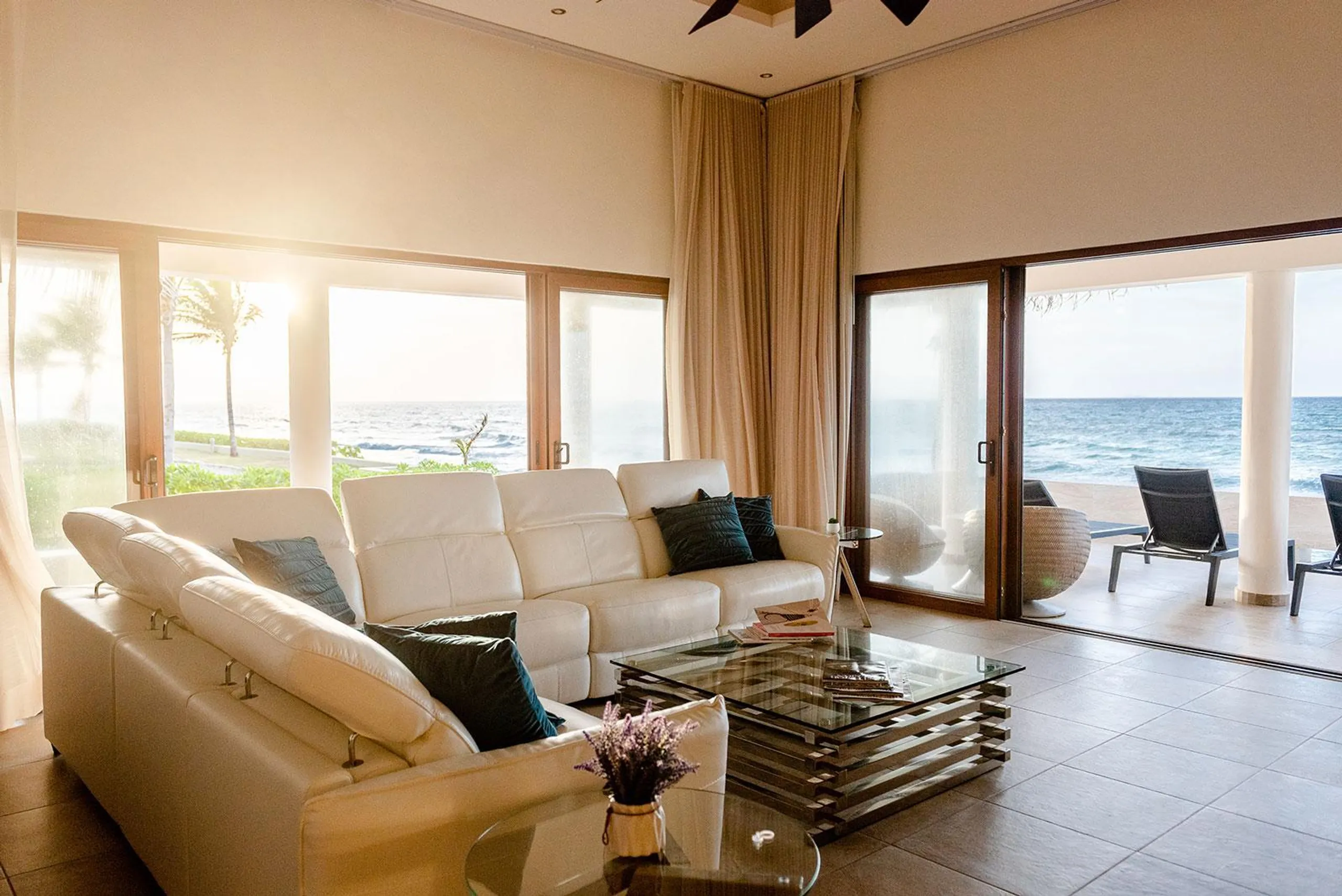 Luxury Beach Front Villa with Private Plunge Pool and Magnificent Ocean Views — photograph 8