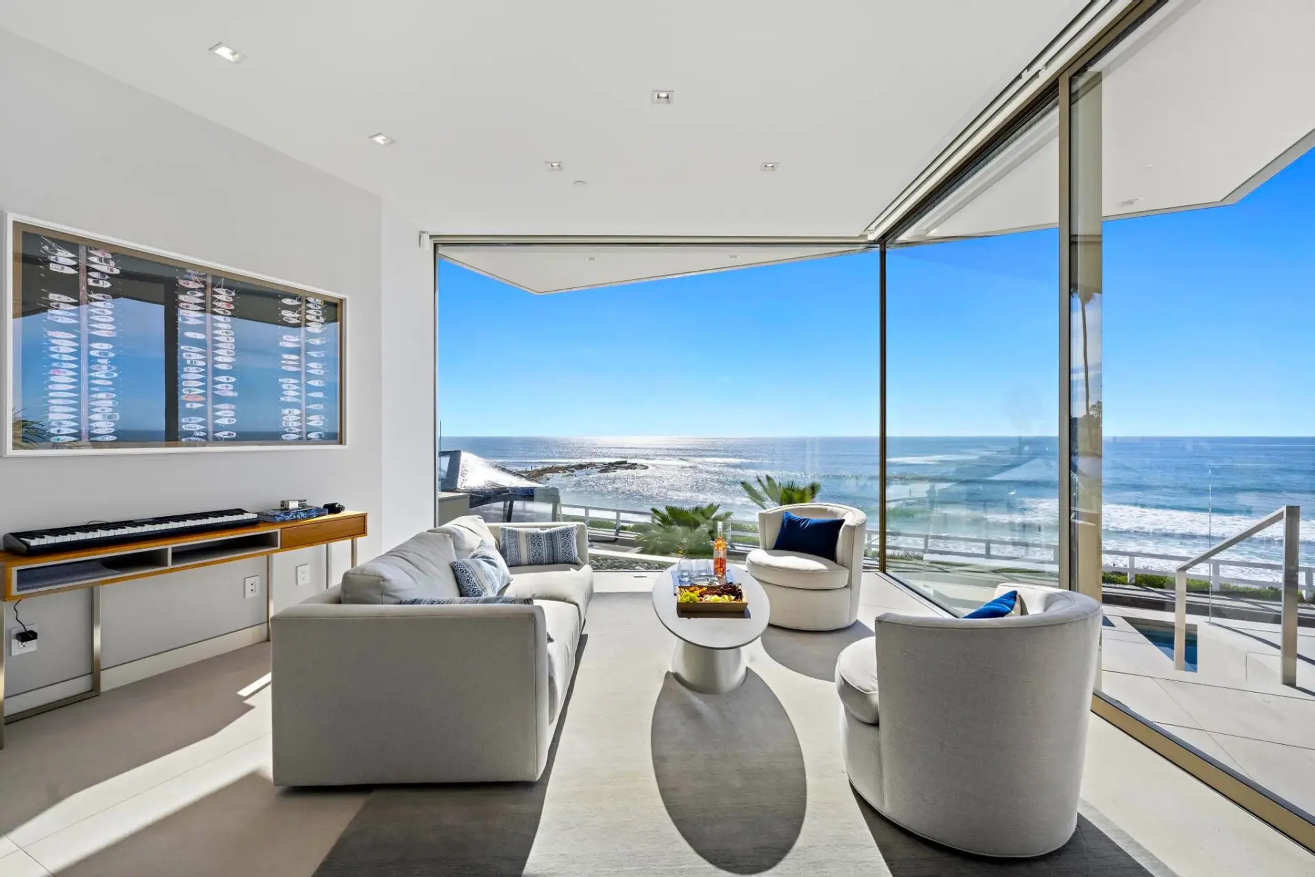 Oceanfront 4 Bedroom Villa with Private Infinity Pool, Beach Acces, and 360° Views — photograph 11