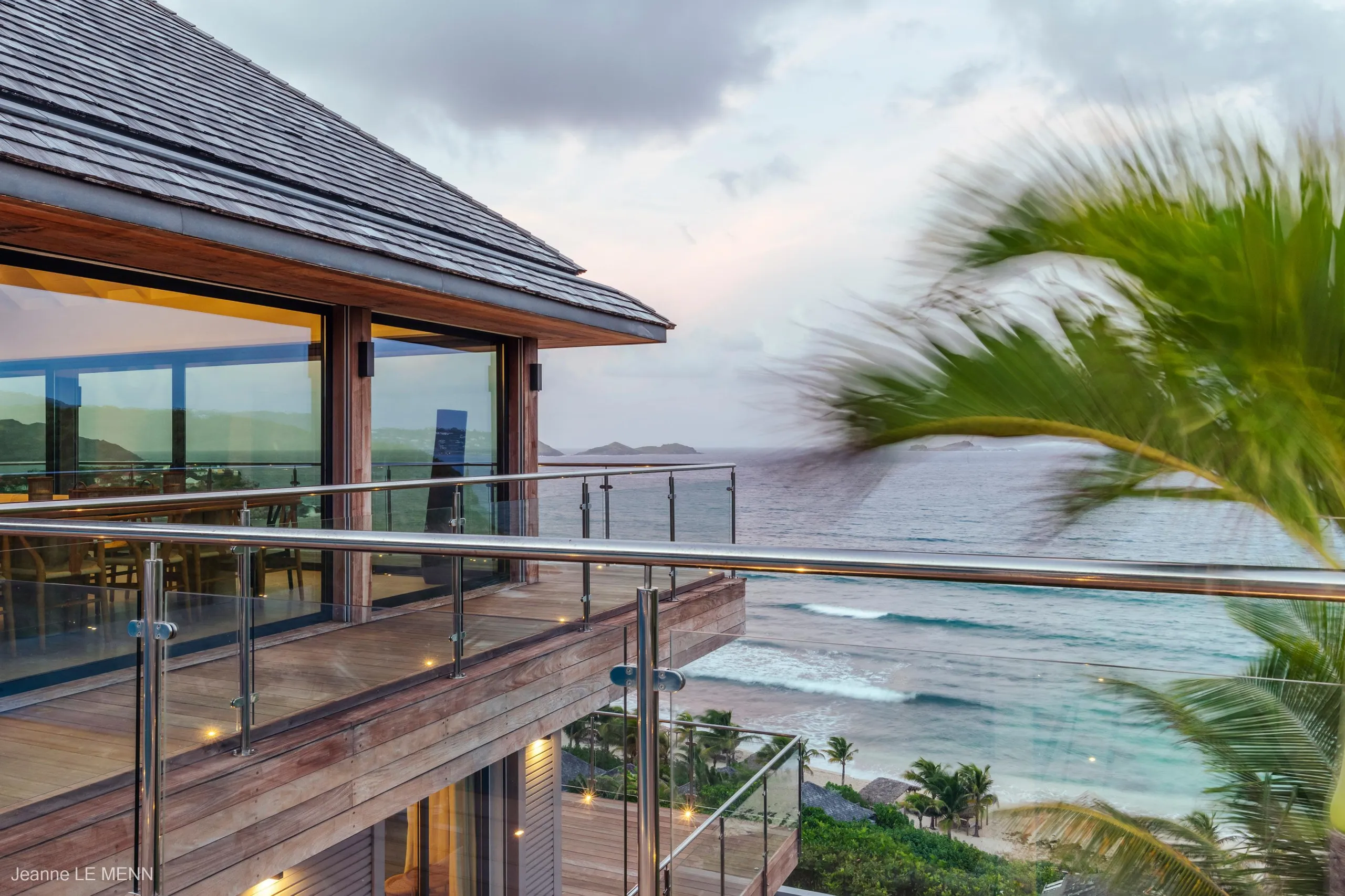 Palatial Beachfront Villa with Private Pool and Luxury Gazebo — photograph 9