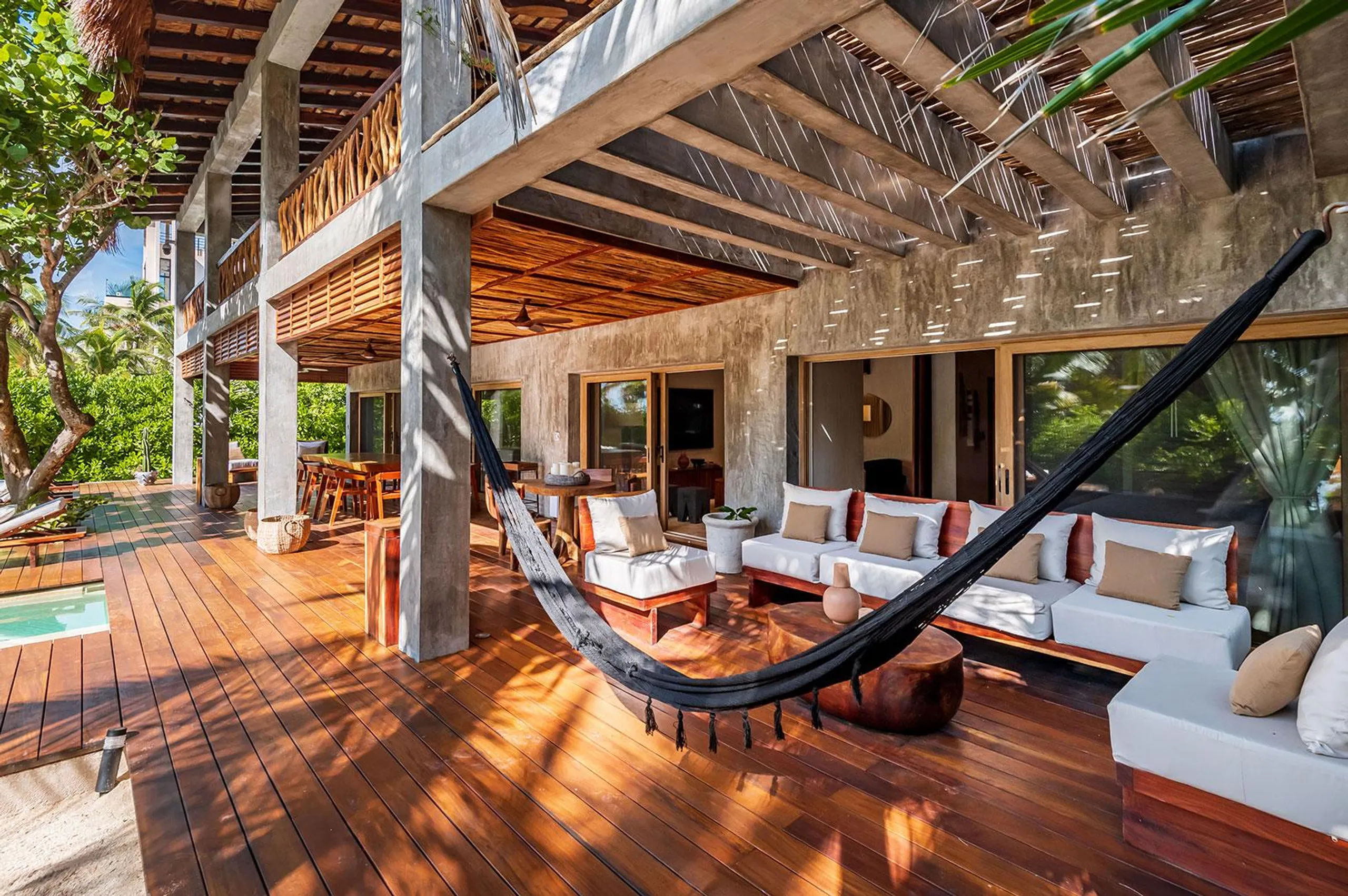 A Majestic Retreat with Pool, Mountain Vistas, and Oceanfront Splendor VILLAWAY® — photograph 11