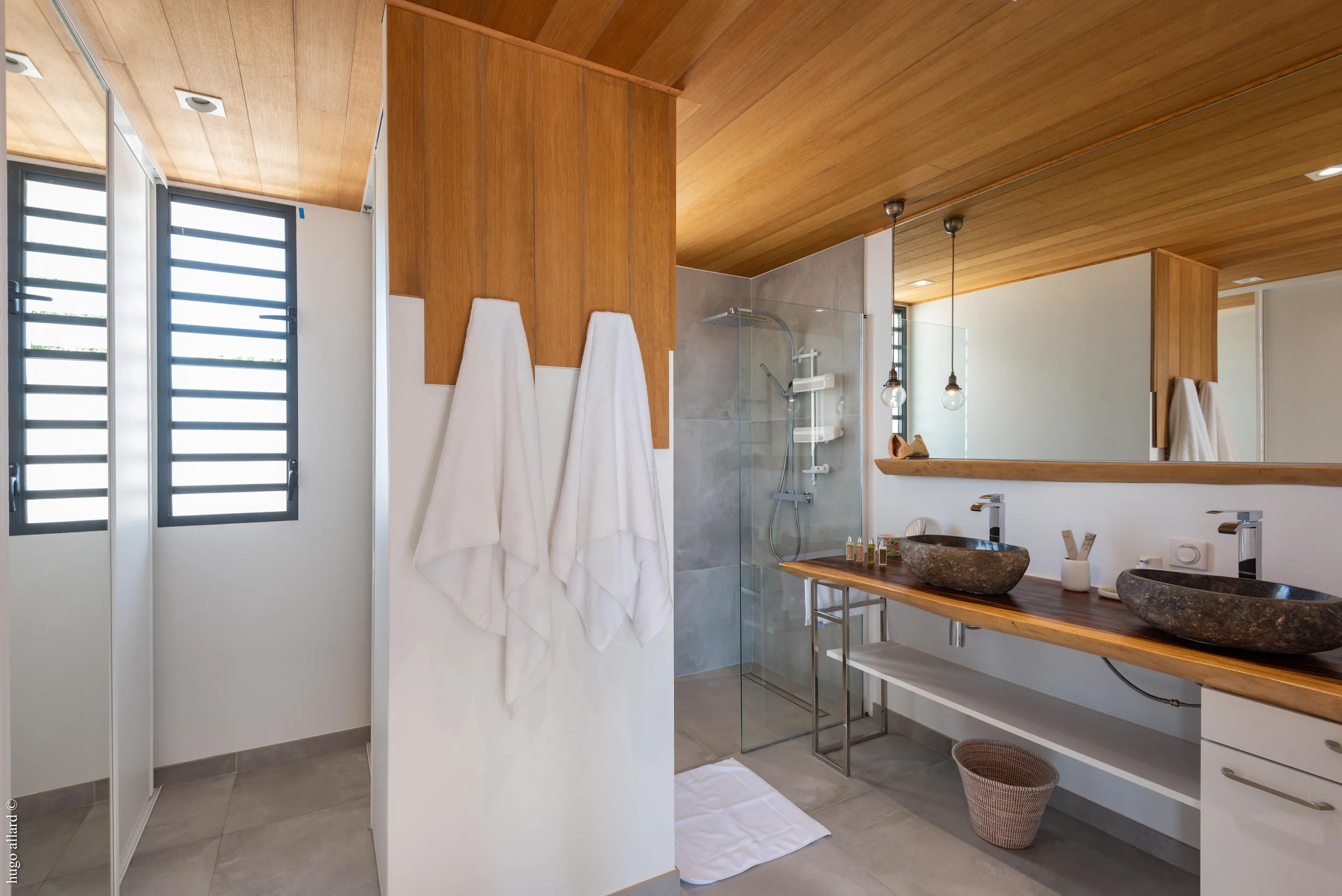Exquisite Oceanside Villa with Private Pool and Sweeping Sea Views — photograph 9