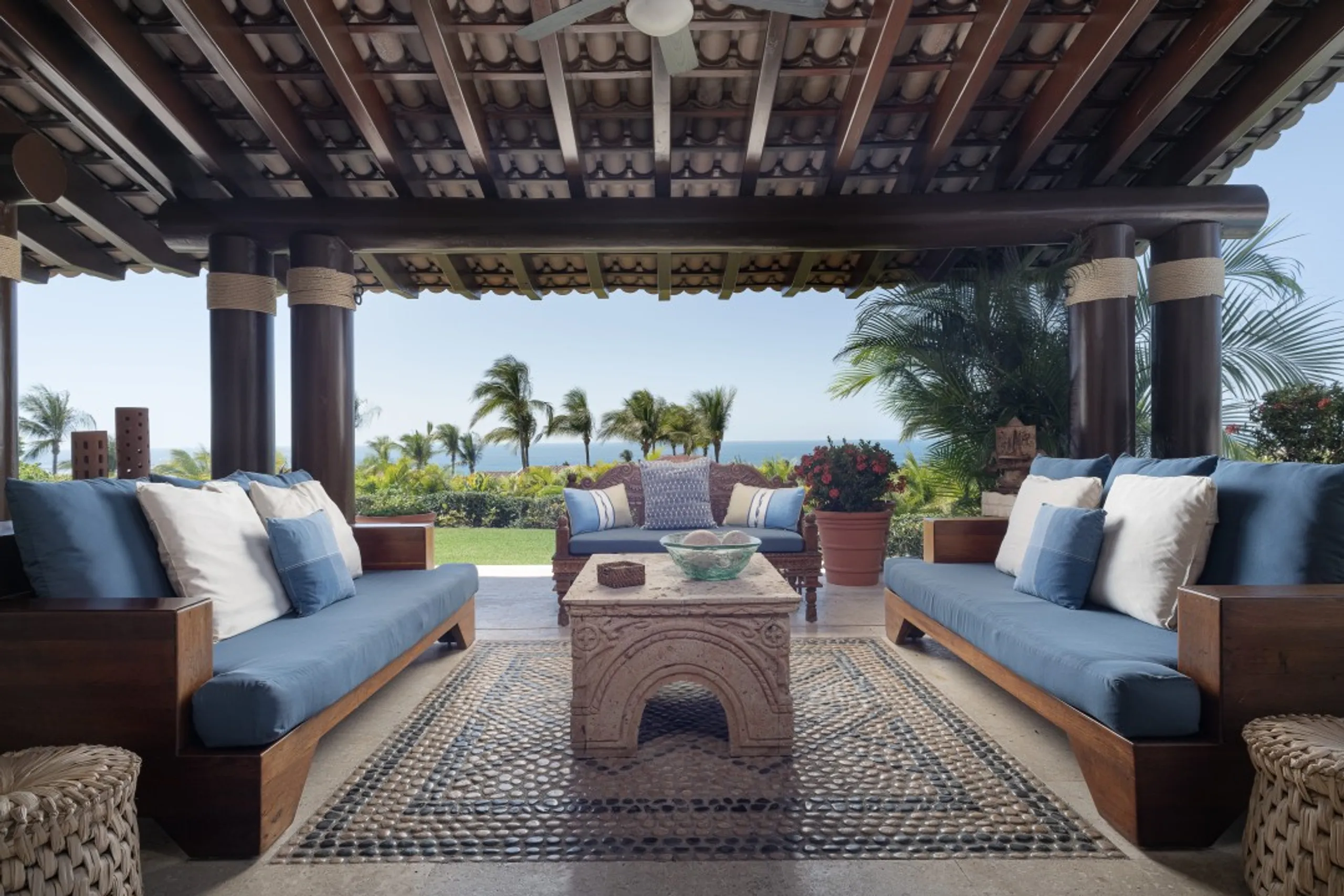 Oceanfront 4-Bedroom Villa with Private Pool and Resort Access — photograph 2