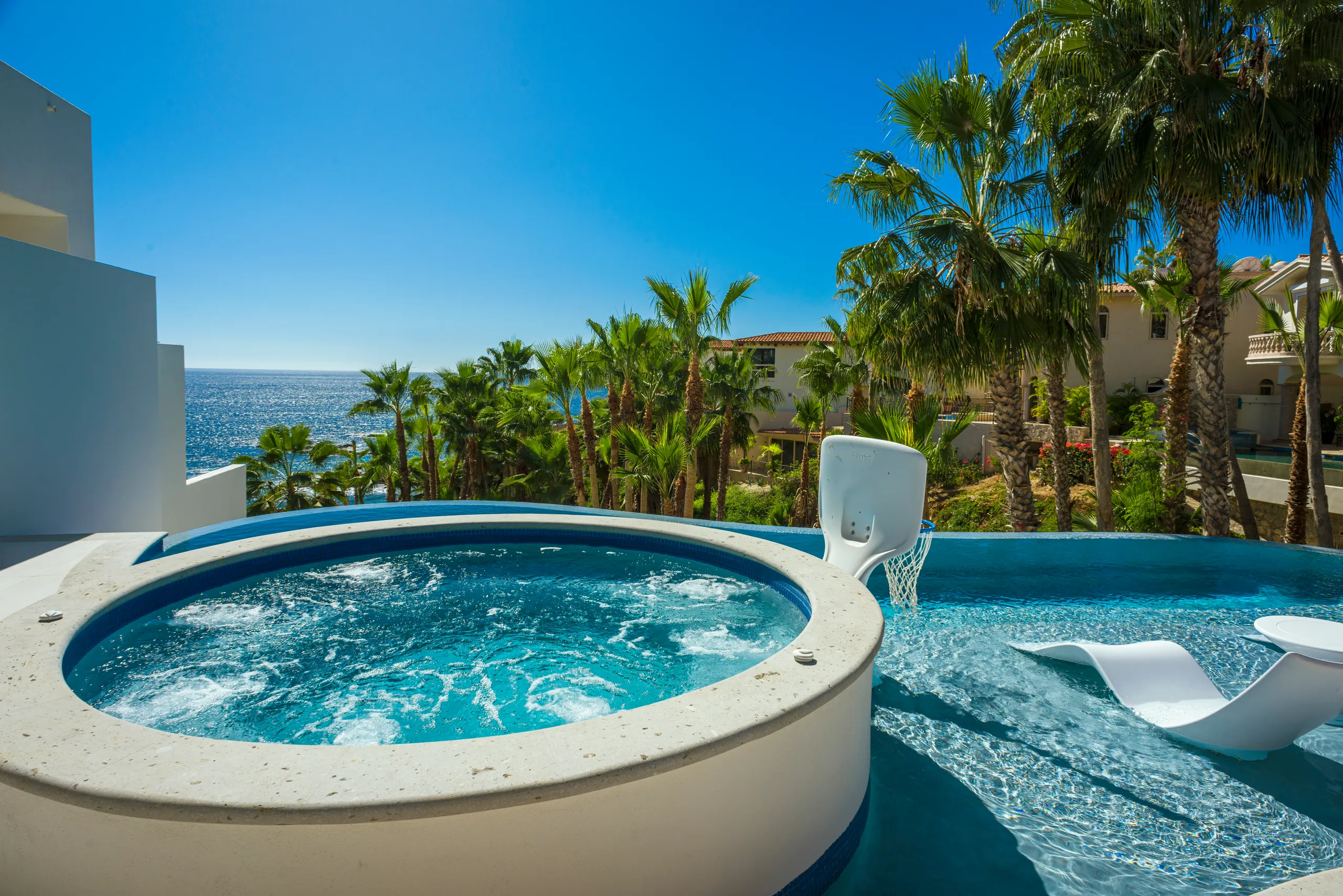 Rejuvenating, Airy and Spacious Villa with Tranquil Classic Luxury Pool — photograph 8