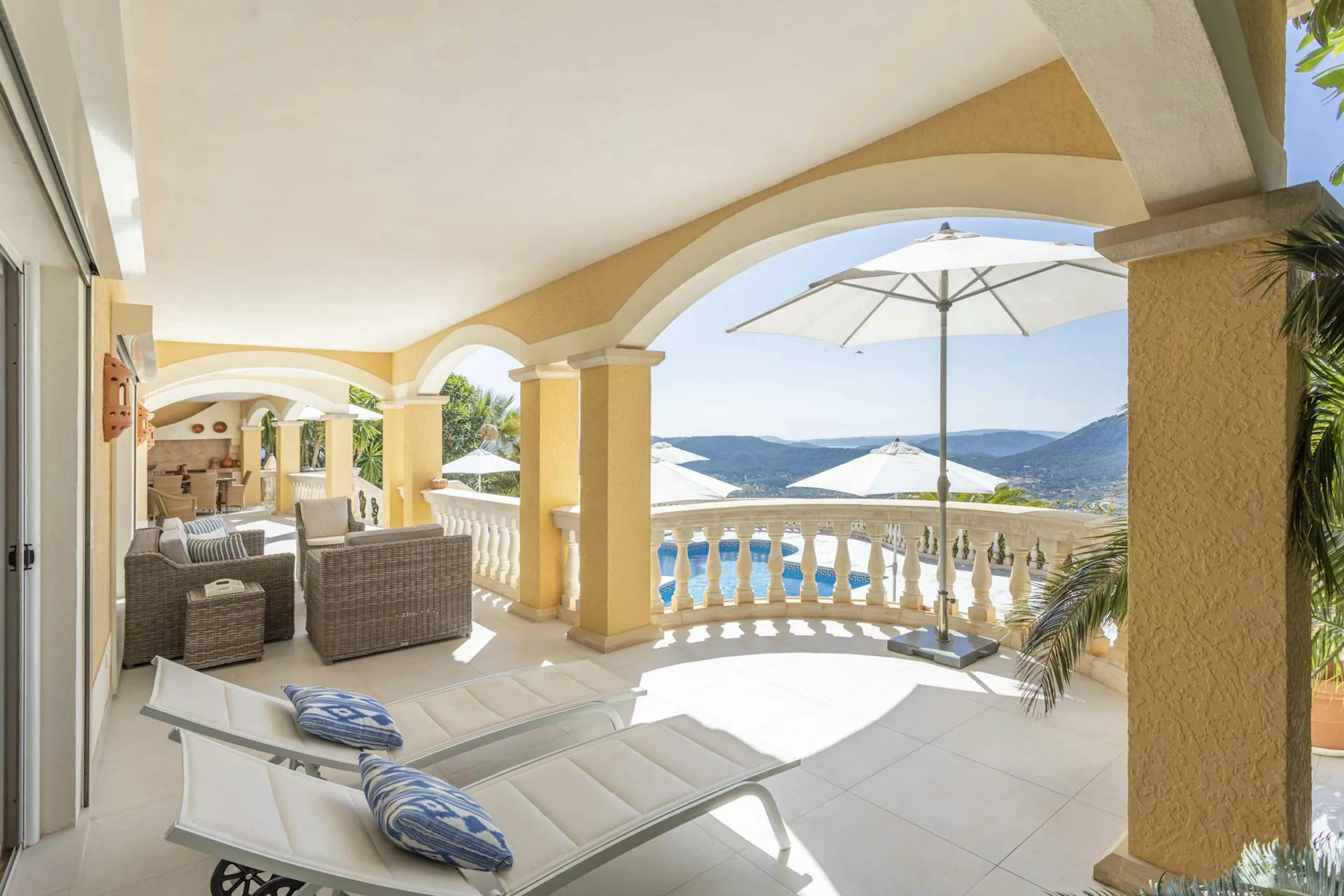Sophisticated Haven for Your Dream Holiday with Unforgettable Panoramic Views — photograph 8