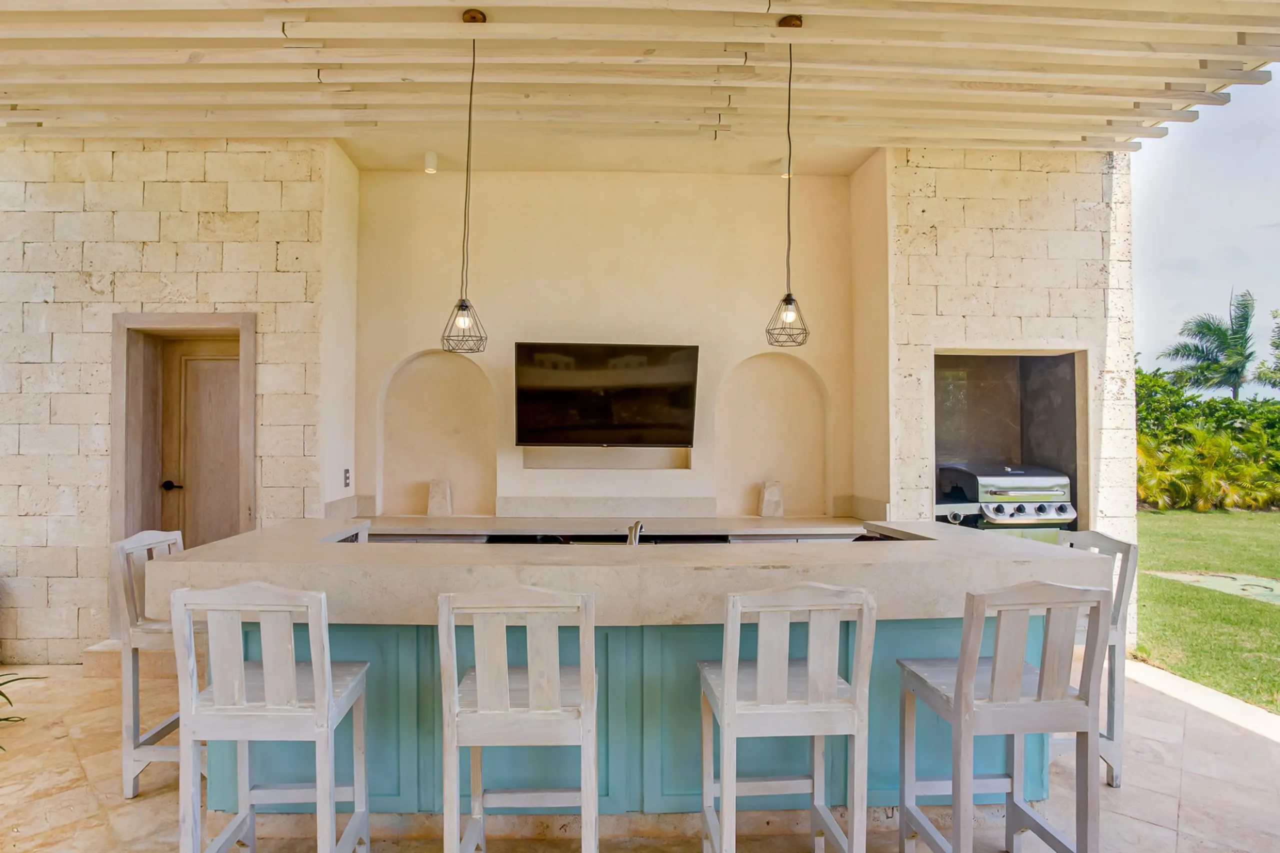 Sophisticated Punta Cana Villa with Private Pool, Modern Designs and Lake Views — photograph 7