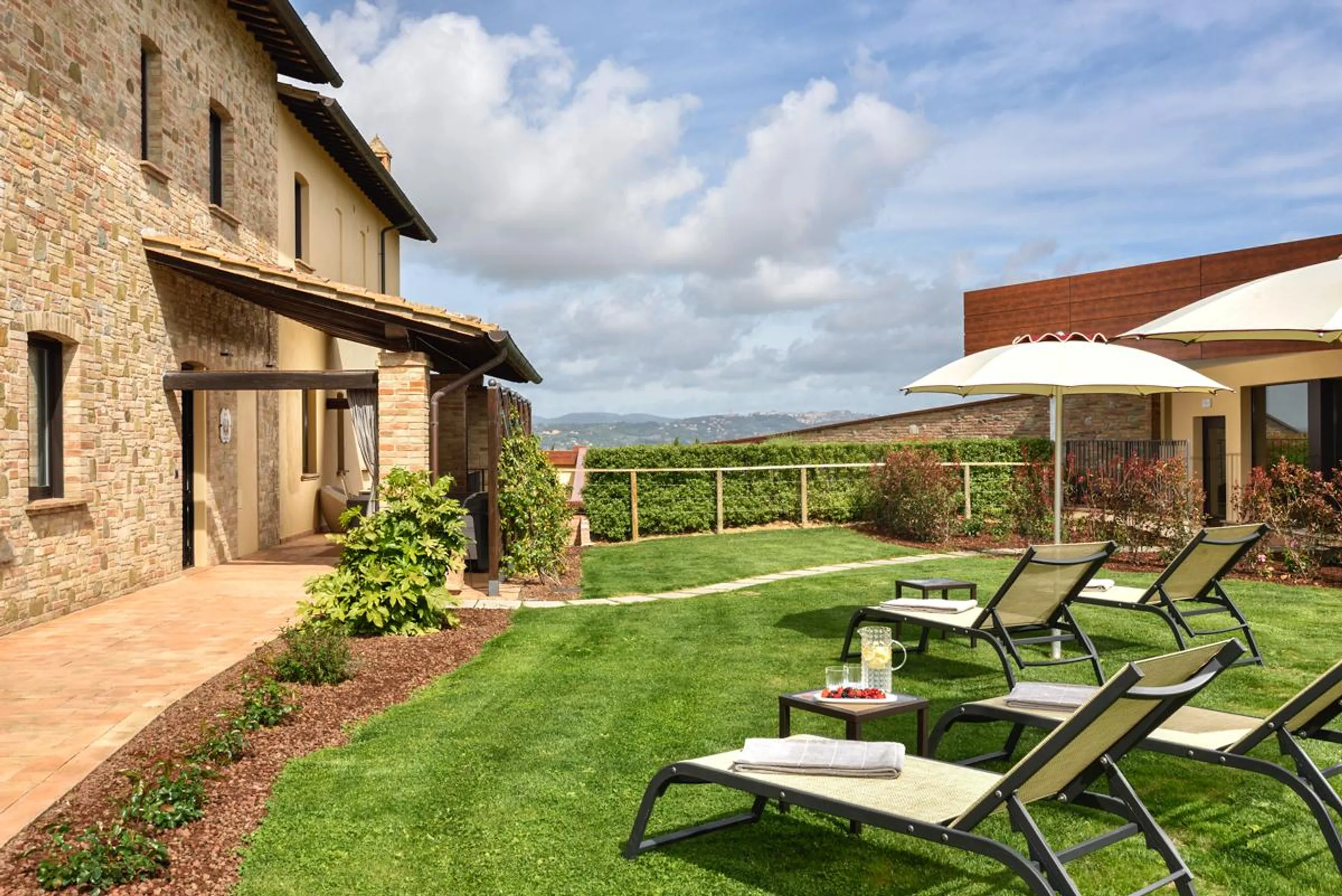Posh Villa with Private Pool and Scenic Views, Torgiano