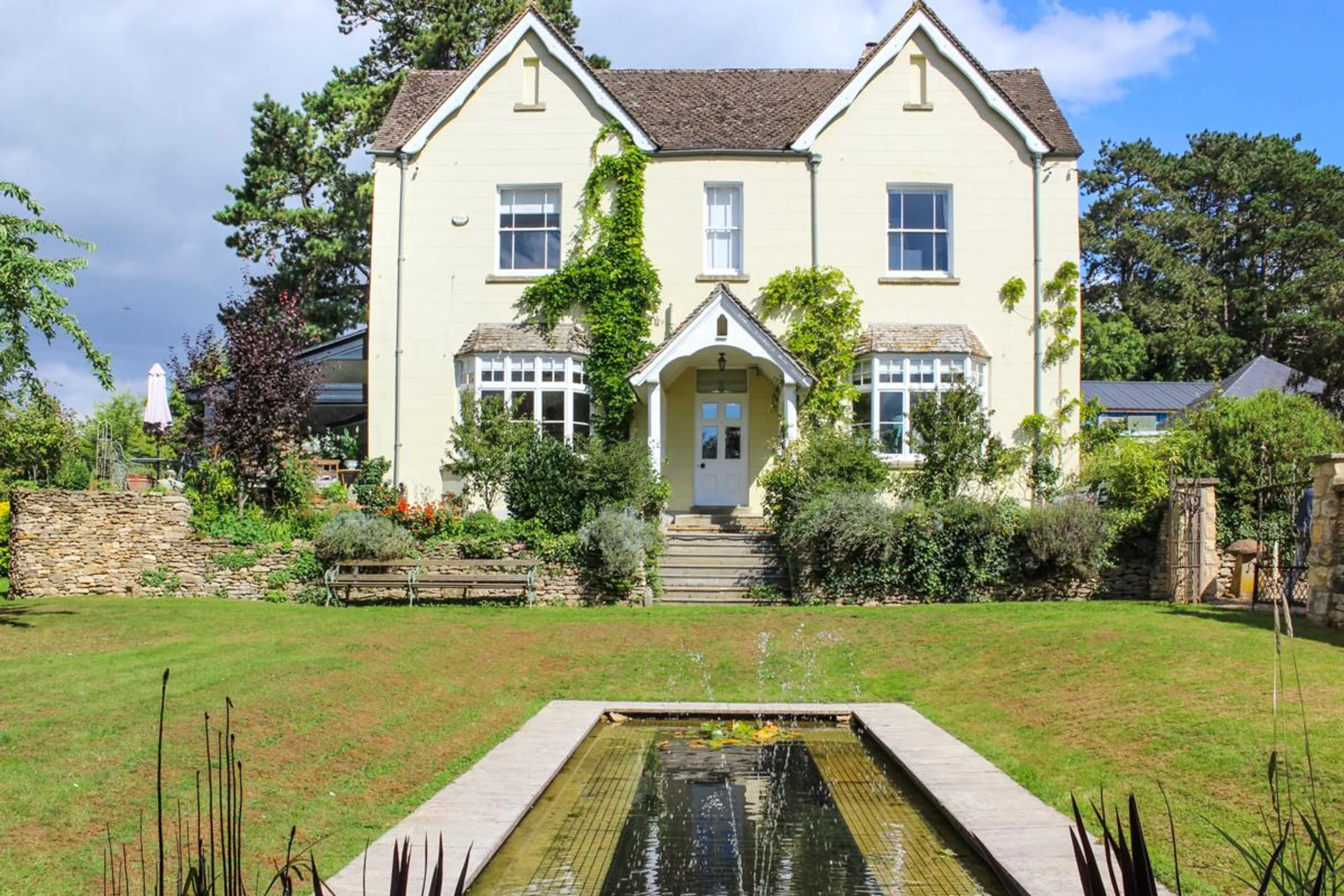 Indulgent Villa with Private Pool and Overlooking Painswick Hillside, Sheepscombe