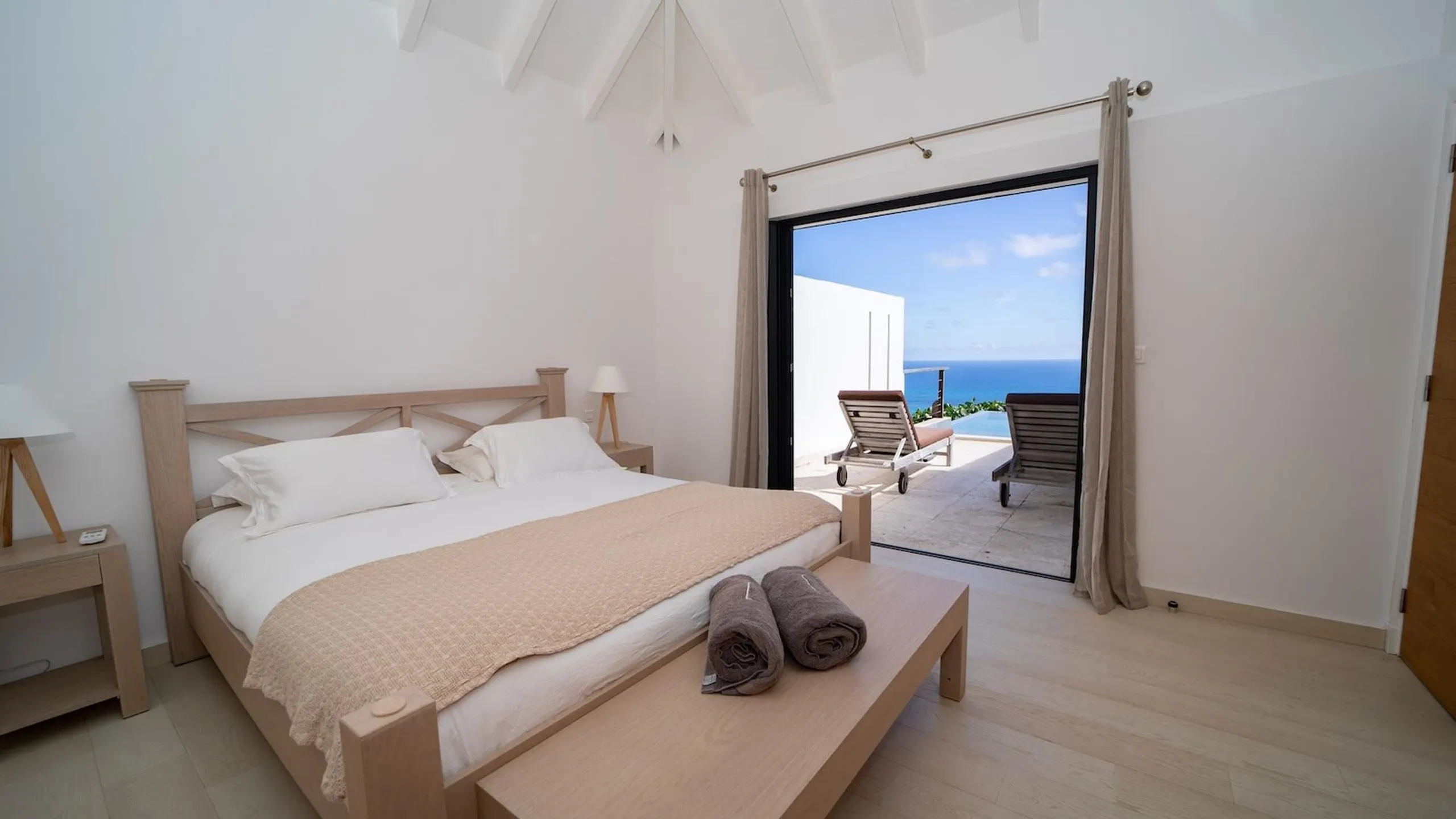 Refreshing Grand Villa near Shops and Beaches — photograph 11