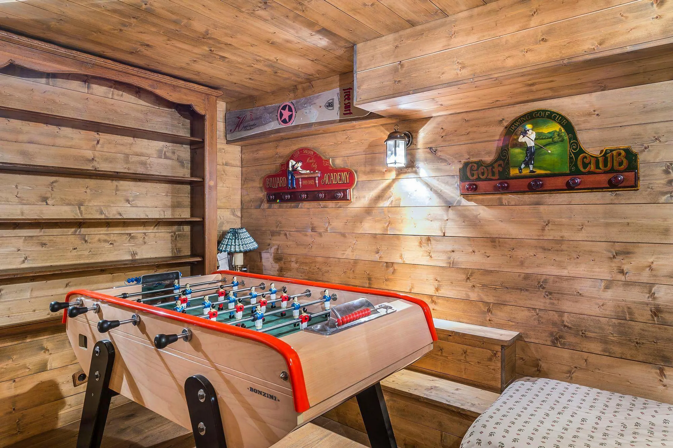 Exquisite 7BR Villa with High-End Amenities and Snowy Mountain Views — photograph 10