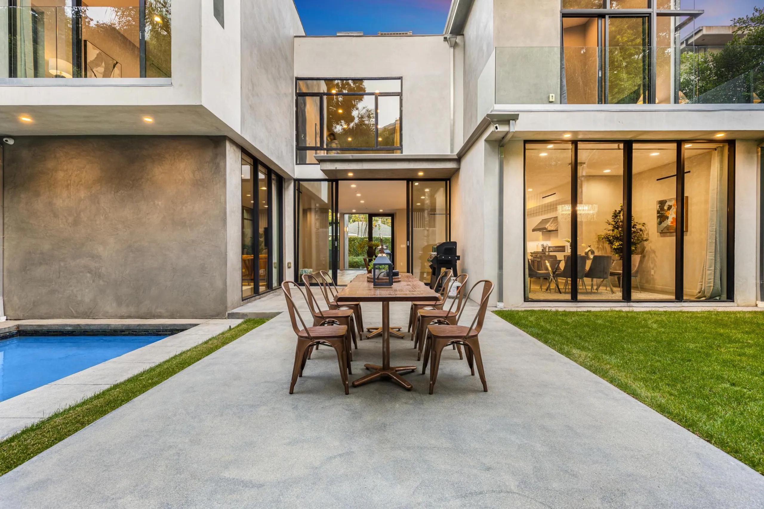 Modern Luxury Canyon Estate with Private Pool — photograph 8
