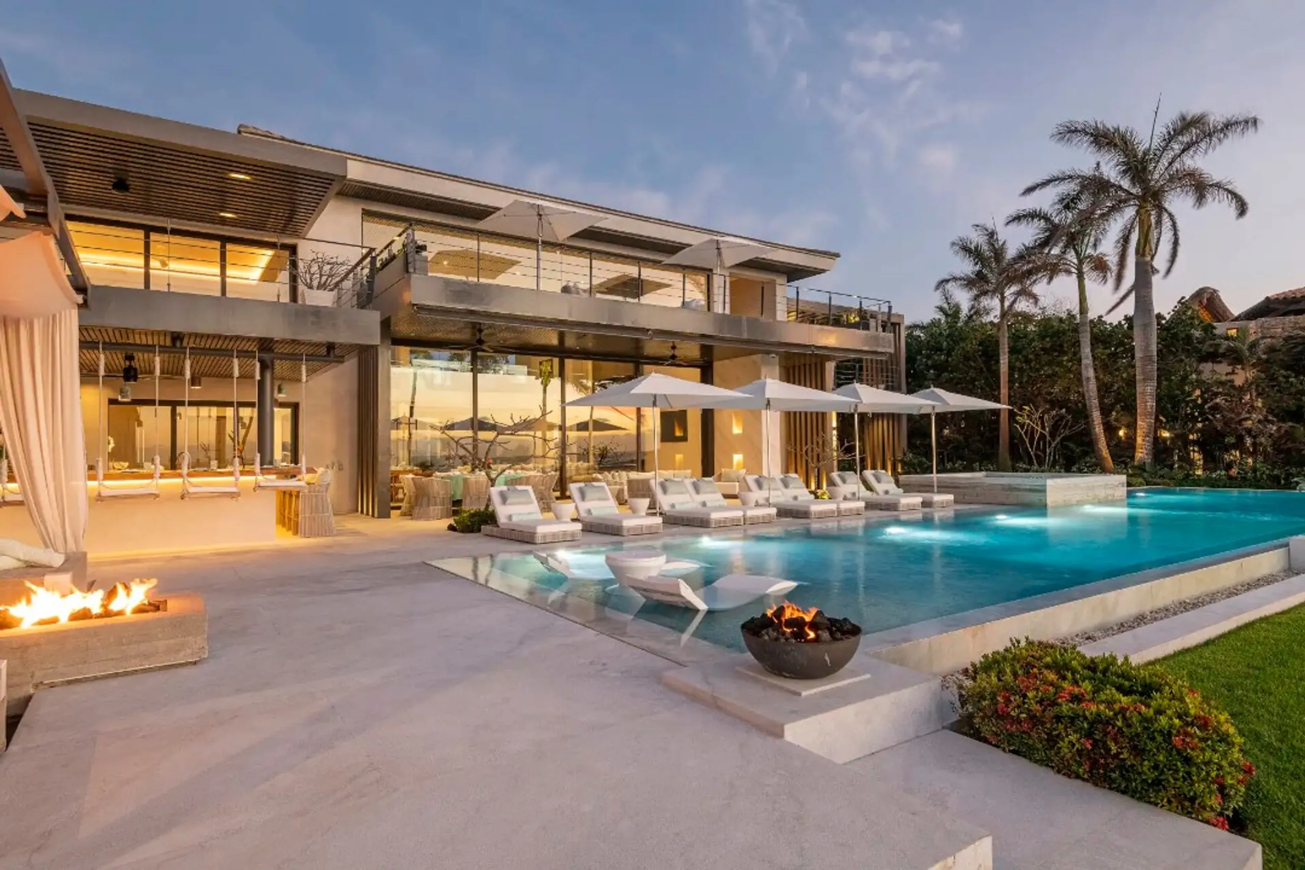 Alluring Punta Mita Villa with Infinity Pool, Ocean & Golf Views — photograph 5
