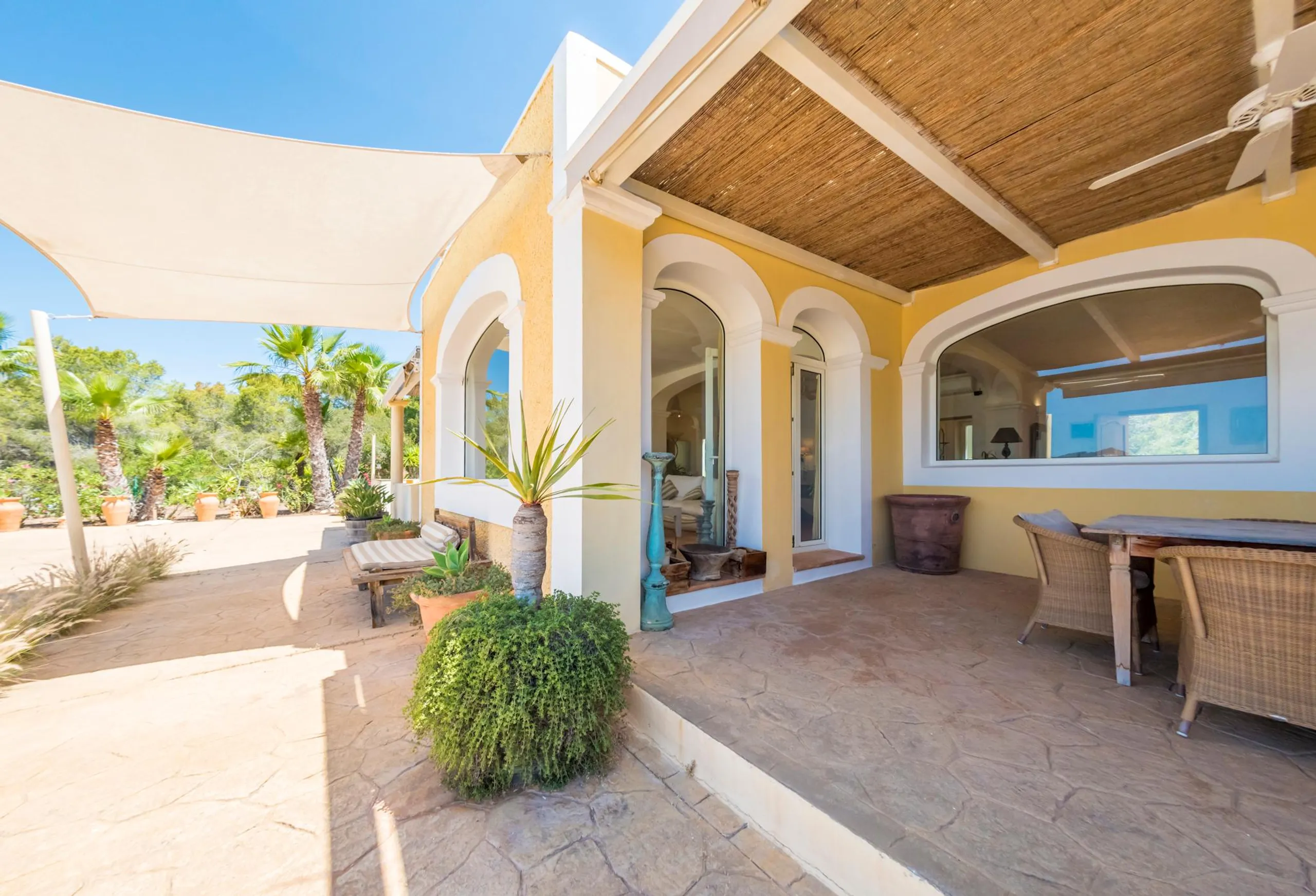 Sumptuous Ibiza Villa with Private Pool and Ocean Views — photograph 7