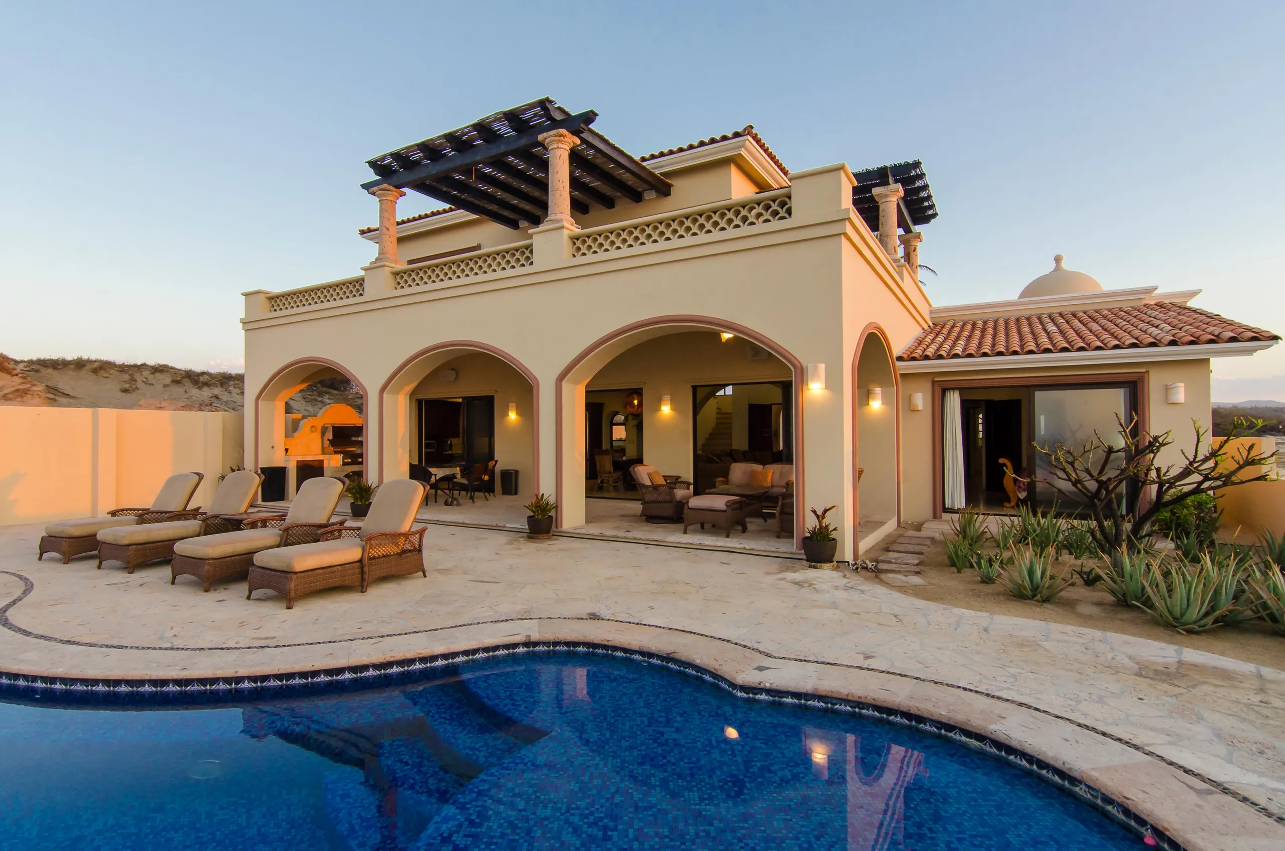 East Cape Luxury Villa with Infinity Pool, Hot Tub and Ocean Views — photograph 2