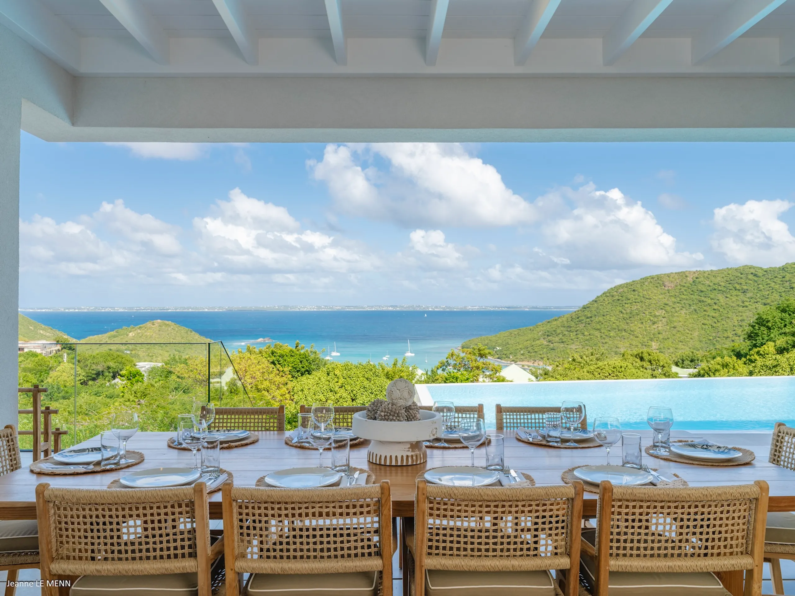 Refreshing 5 Bedroom Villa with Infinity Pool, and Ocean Views — photograph 5