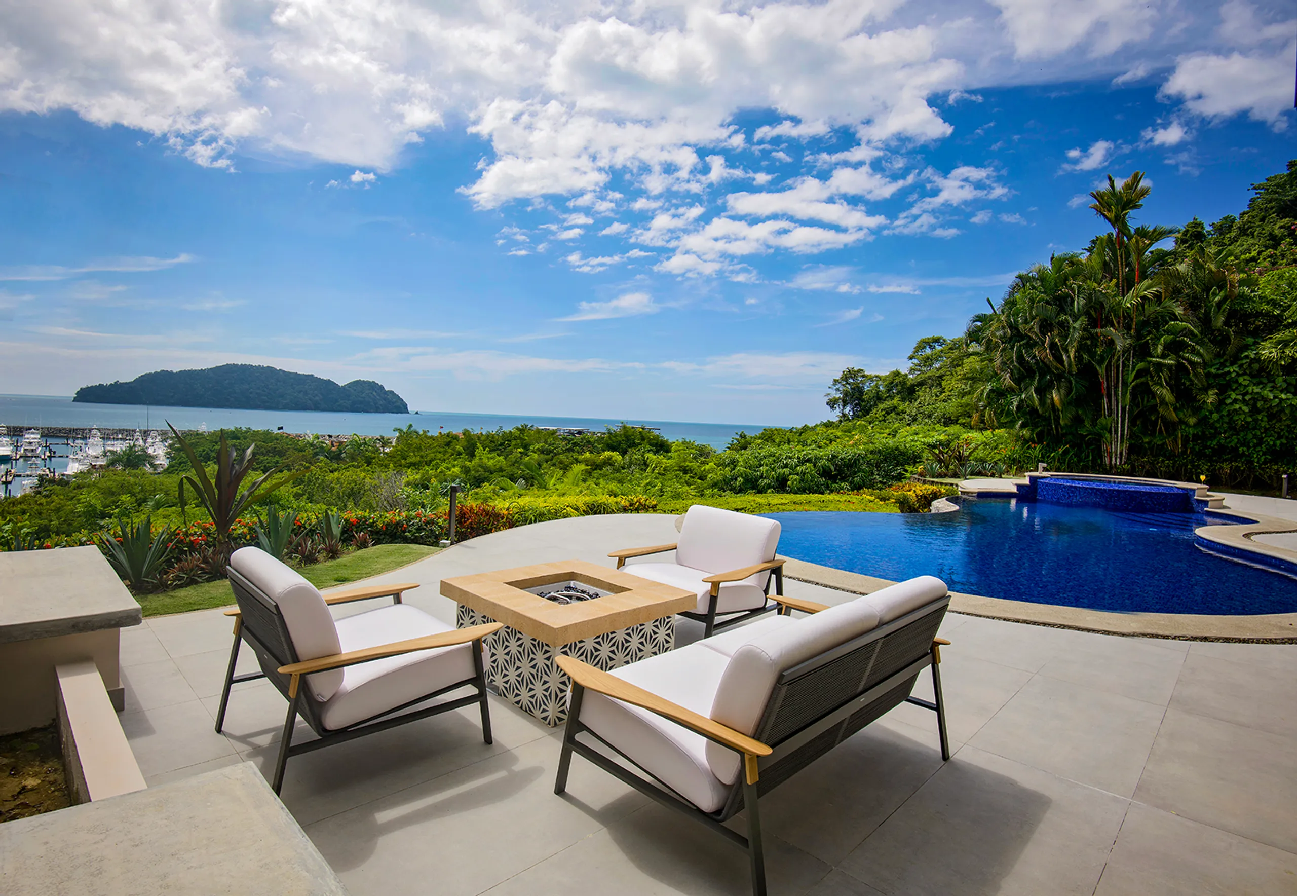 Stunning Los Sueños Villa with Private Infinity Pool, and Ocean Views — photograph 4