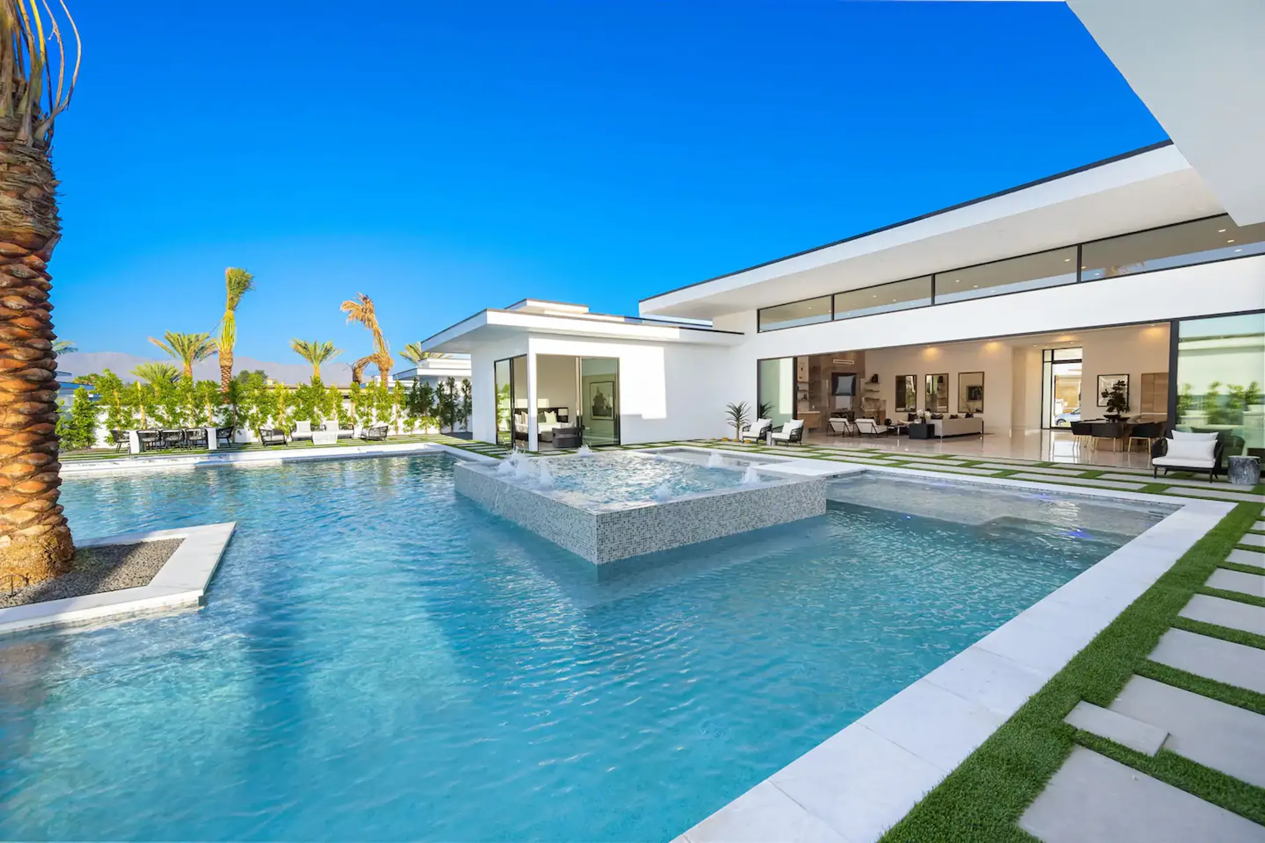 Sophisticated Resort-Style Villa Near Madison Club with Private Pool and High-End Finishes — photograph 8