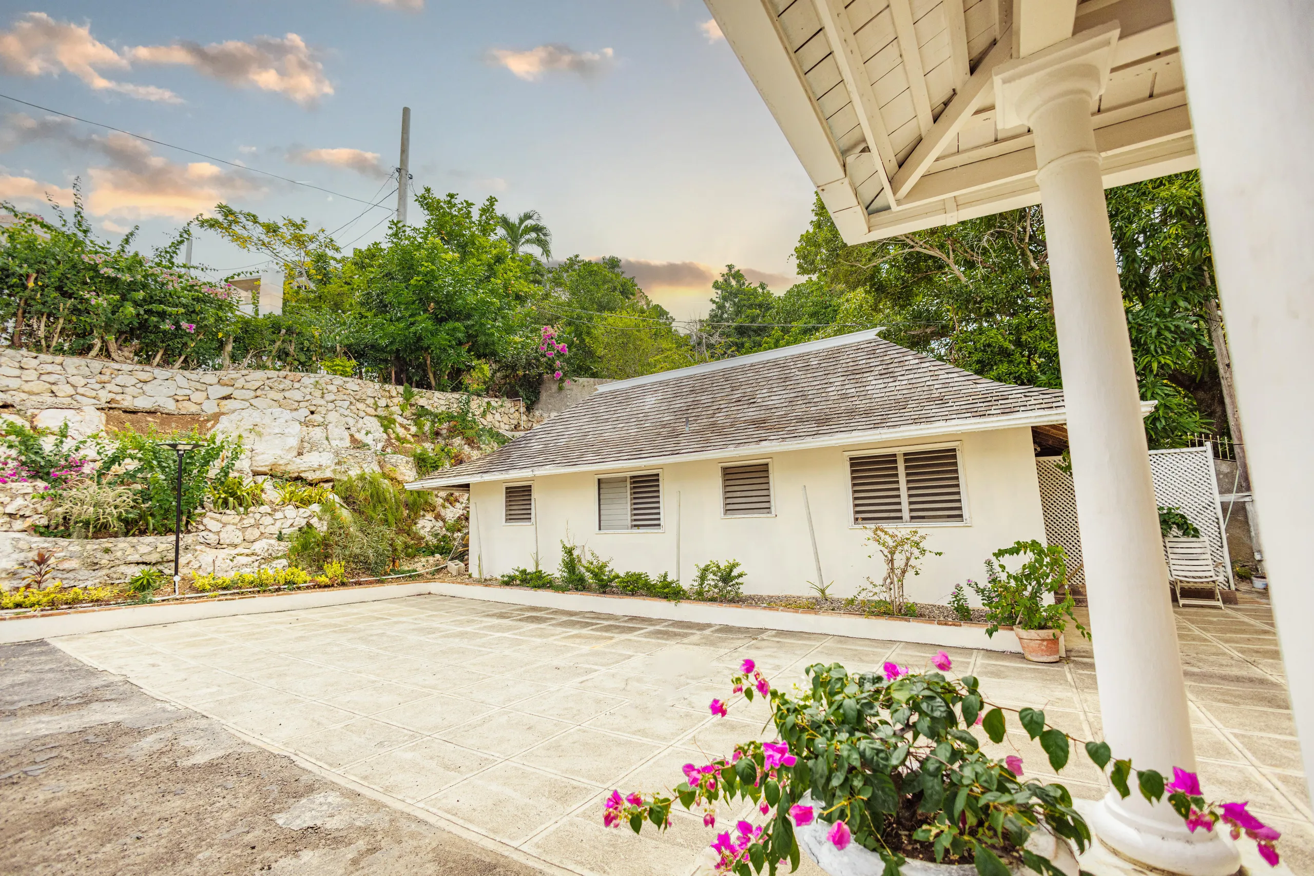 Glorious Villa with Private Pool and Overlooking View of Ocho Rios and the Sea — photograph 11