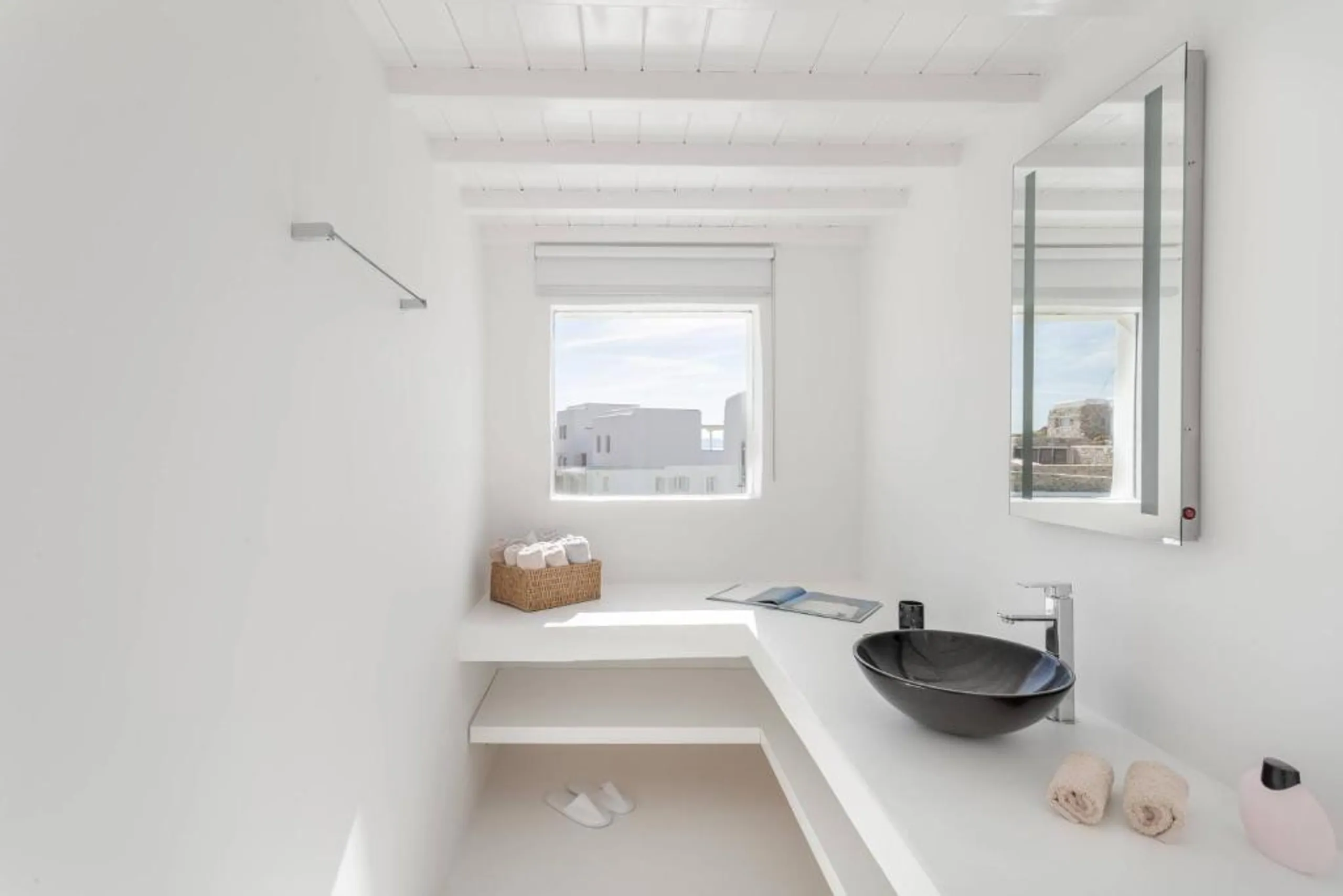 Luxury Redefined in at this Mykonos Luxe Villa with Pool and Views — photograph 8