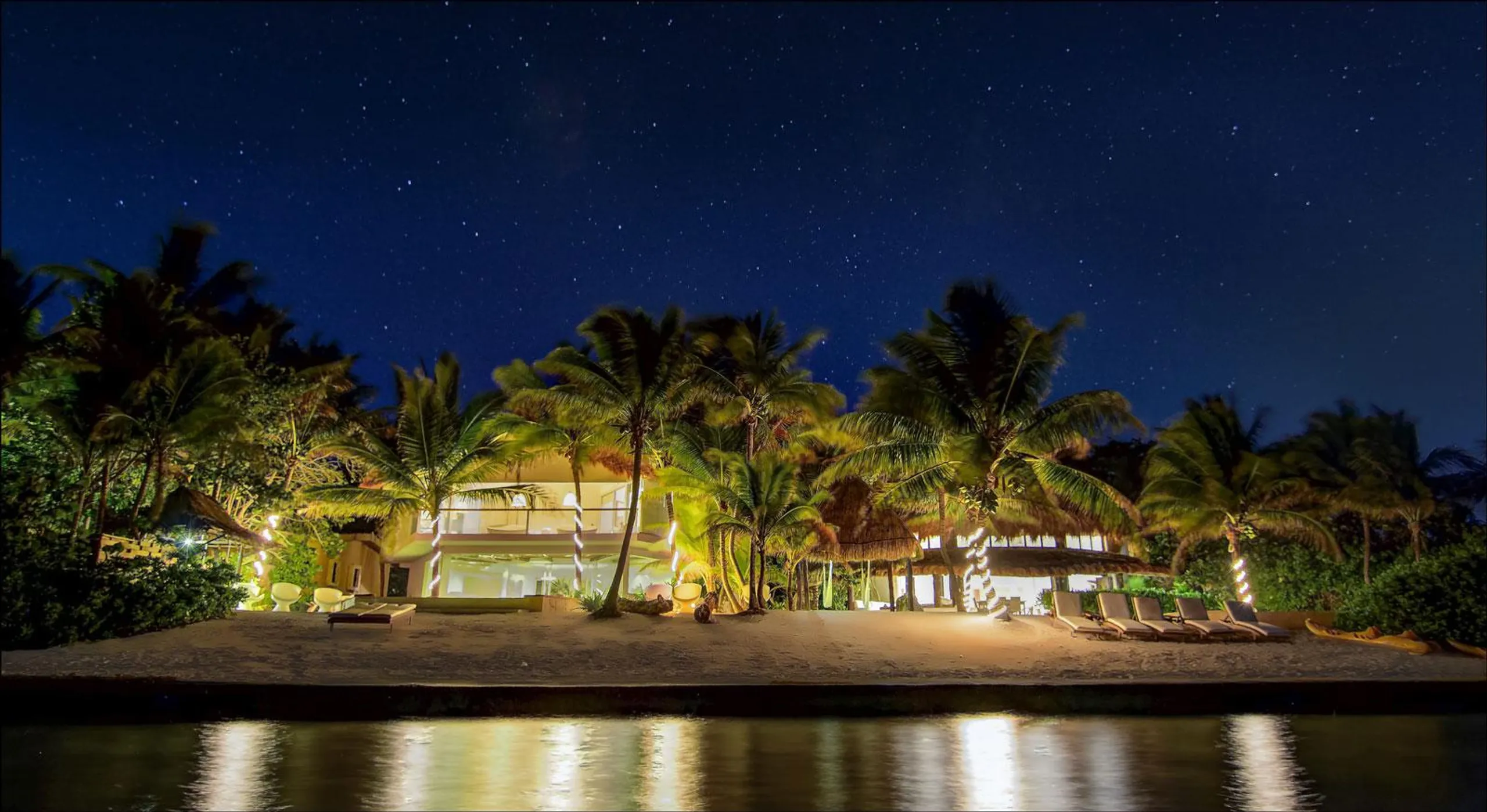 Secluded Serenity Retreat With Beachfront and Pool Villa — photograph 2