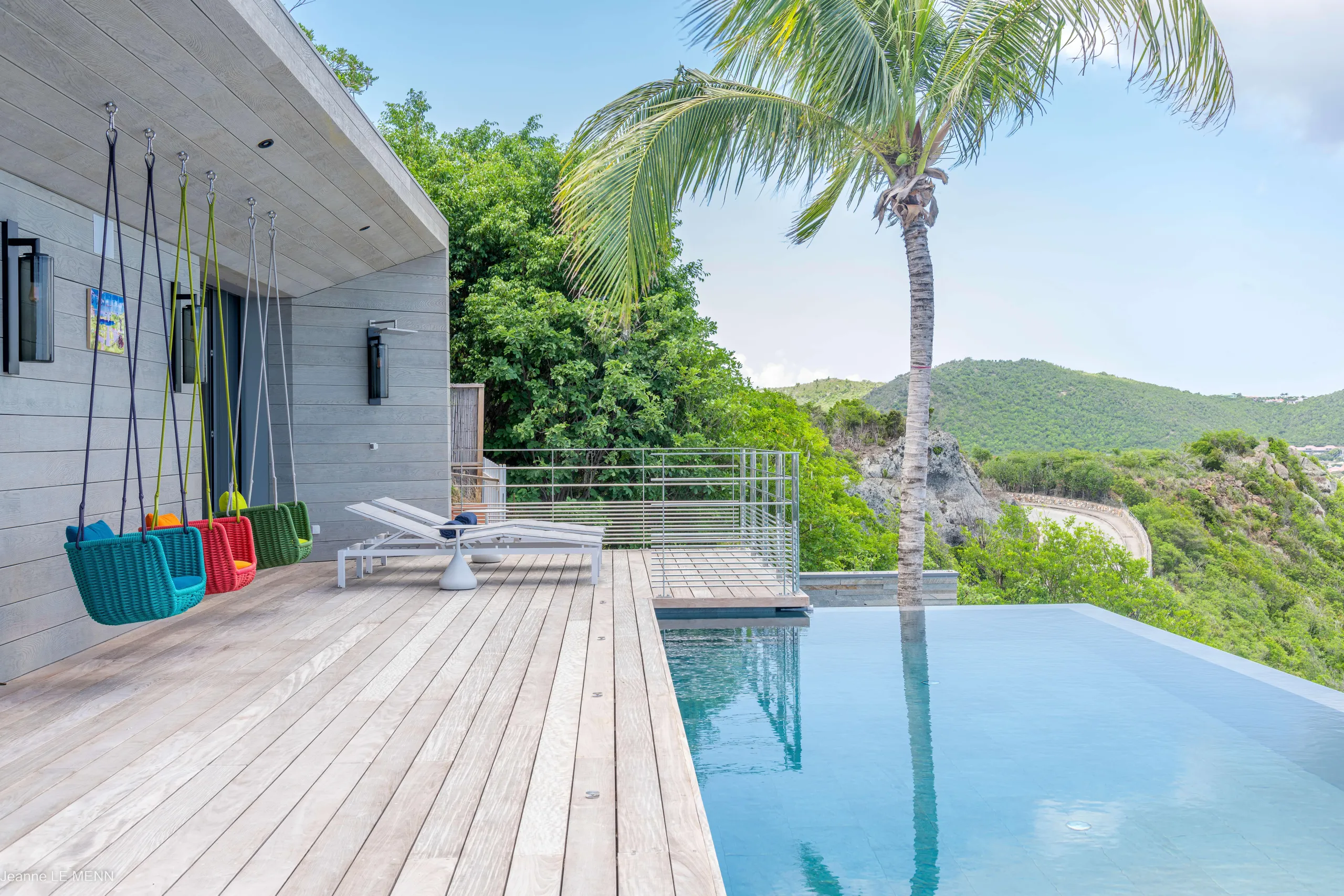 Breathtaking Cliffside Villa in Saint-Jean with Infinity Pool and Stunning Ocean Views — photograph 11