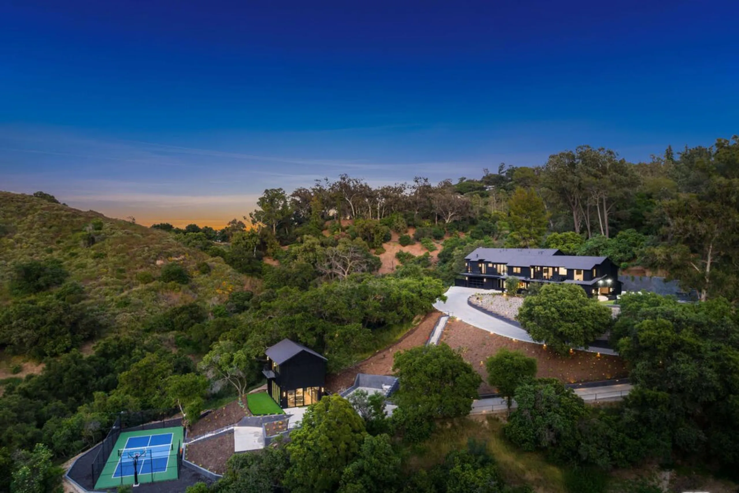 Exquisite Coldwater Canyon Sanctuary with Panoramic City & Mountain Views, Private Trails, Los Angeles
