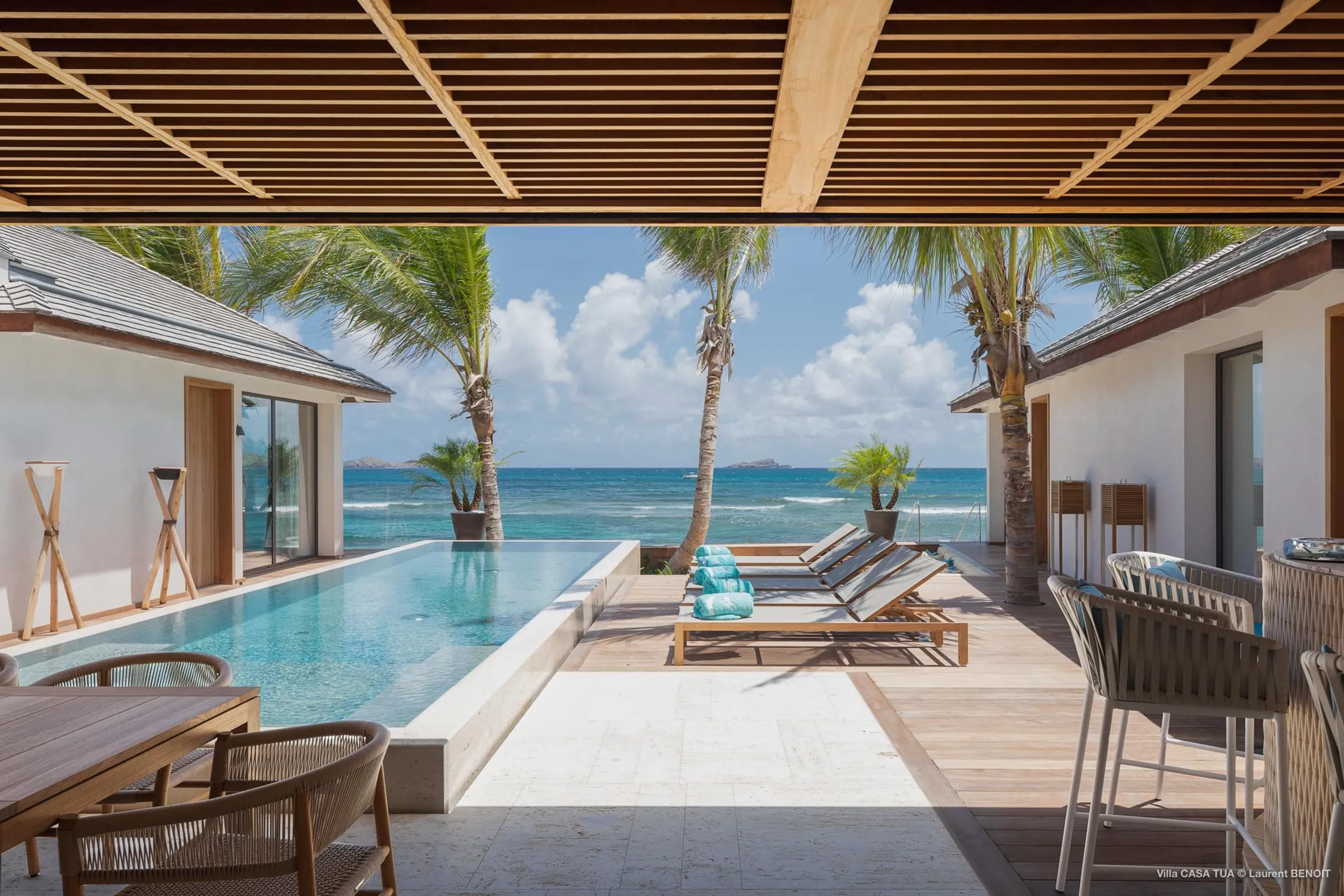 Rare St. Barth Beachfront Villa with Pool & Direct Ocean Access — photograph 3