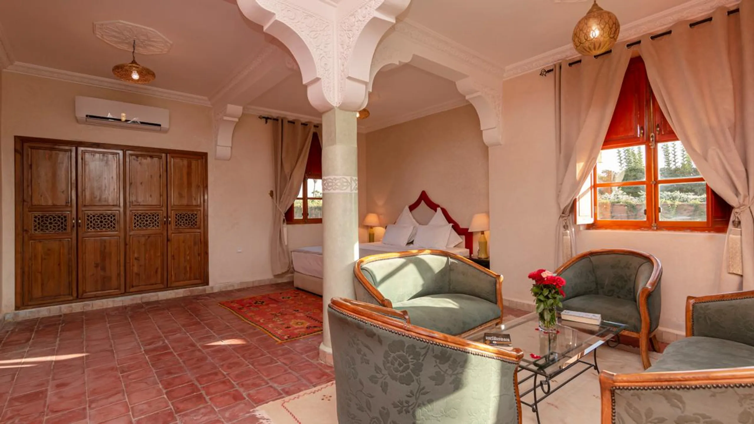 Sophisticated Villa with Private Pool and Breathtaking Atlas Mountains — photograph 12