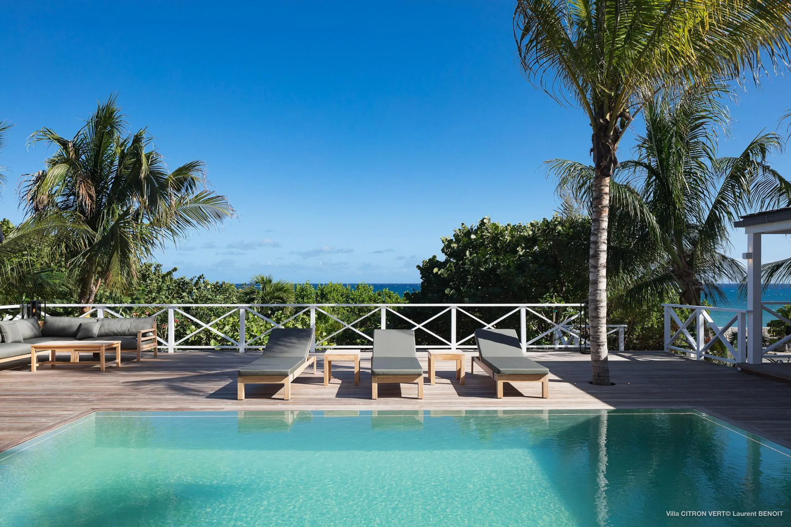 Tranquil Tropical Villa with Ocean Views and Walks to Beach — photograph 4