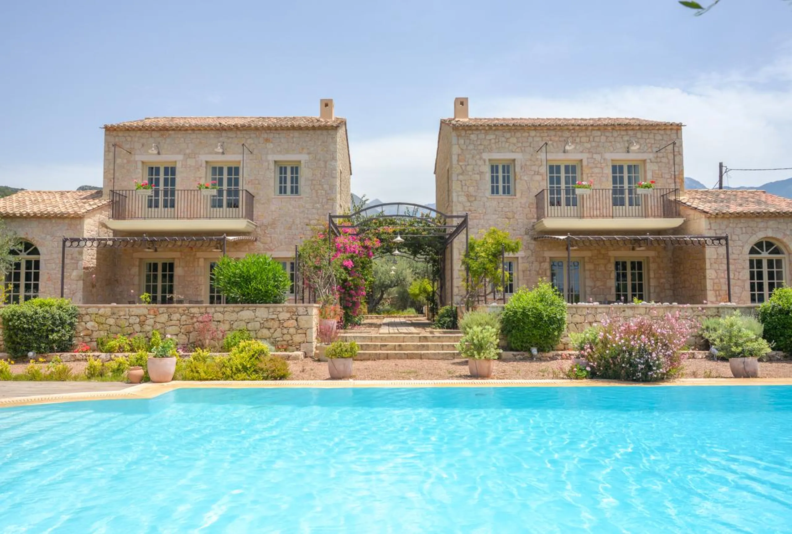 Exquisite 5-Bedroom Villa with Private Pool and Stunning Mediterranean Views, Ditiki Mani