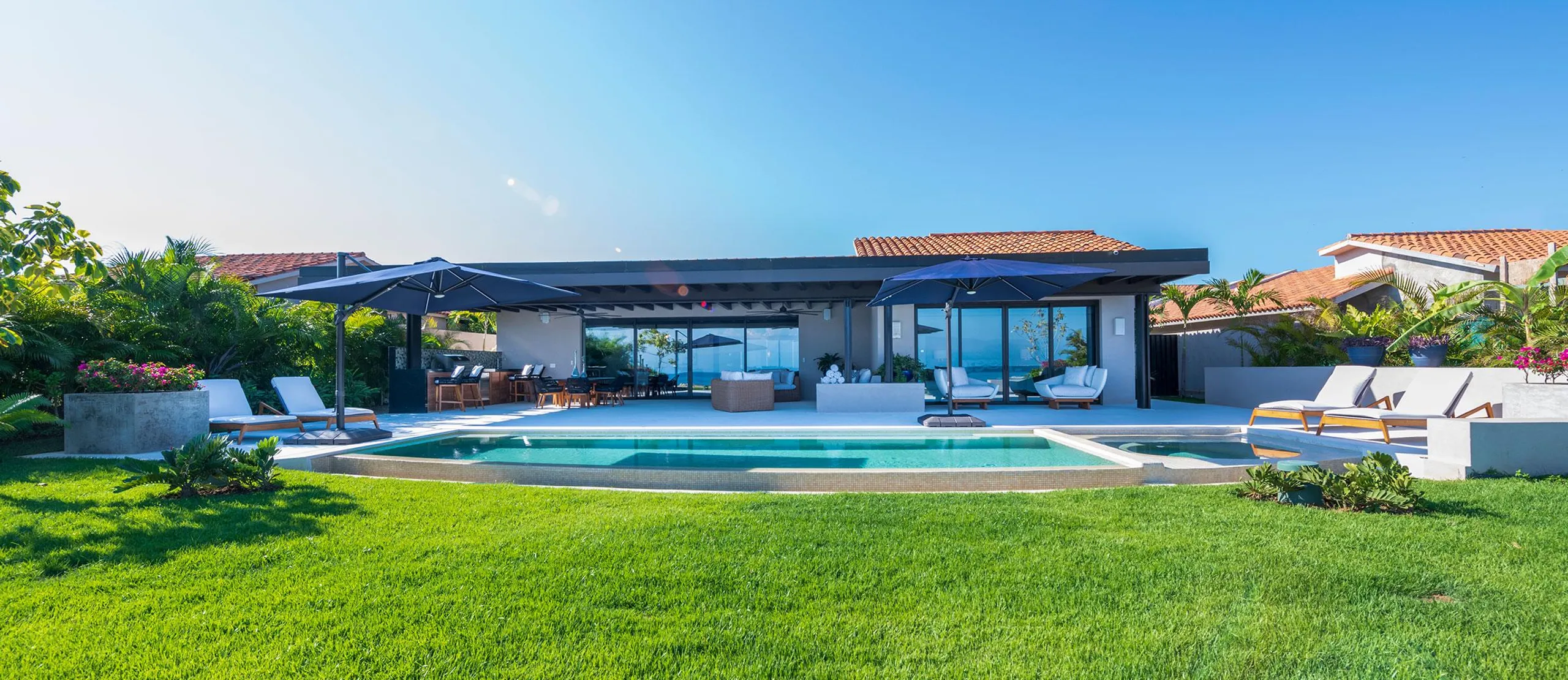 Luxury Villa with Spectacular Views and Infinity Pool, Porta Fortuna