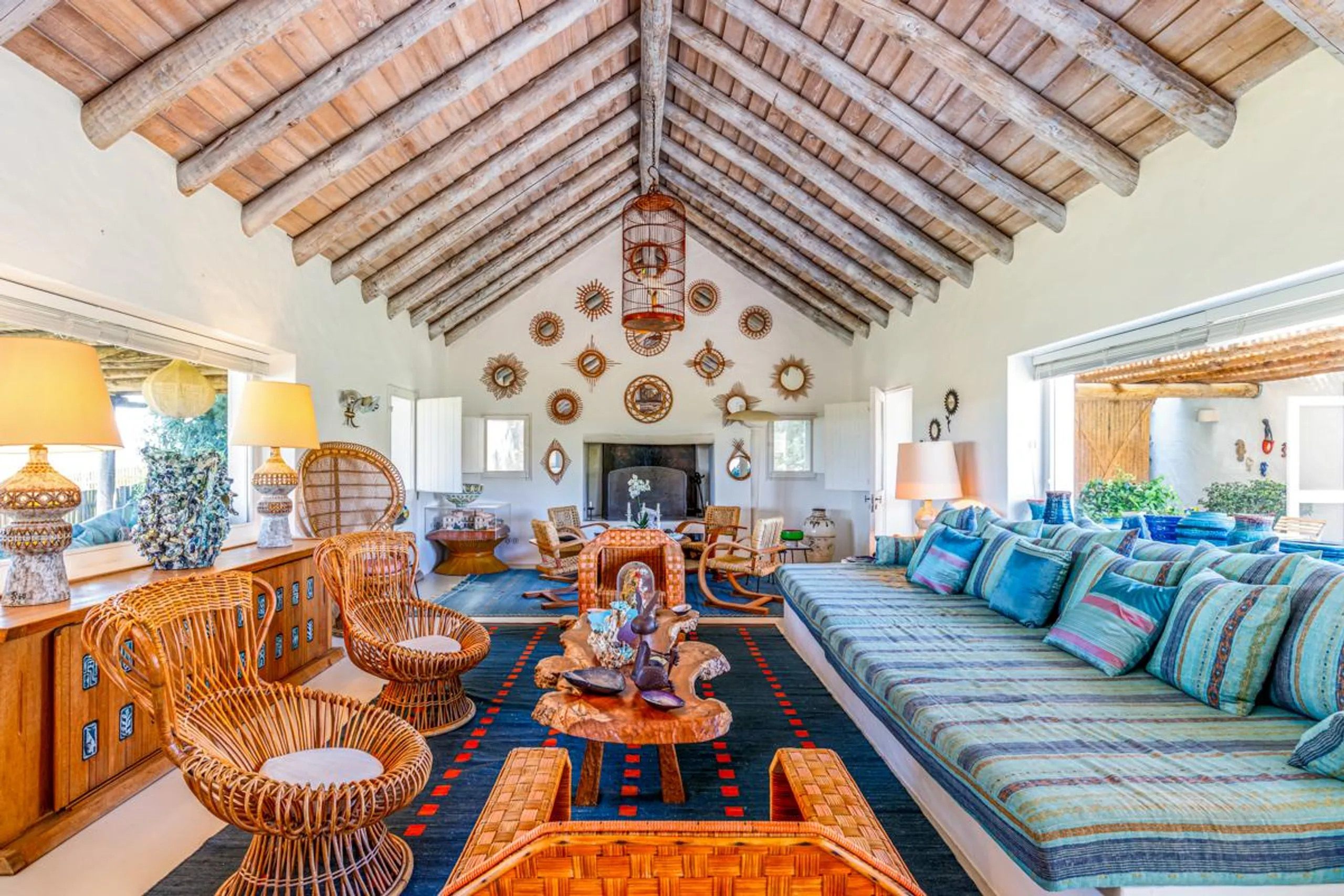 Deluxe Artistic Villa with Private Swimming Pool and Panoramic Views — photograph 7