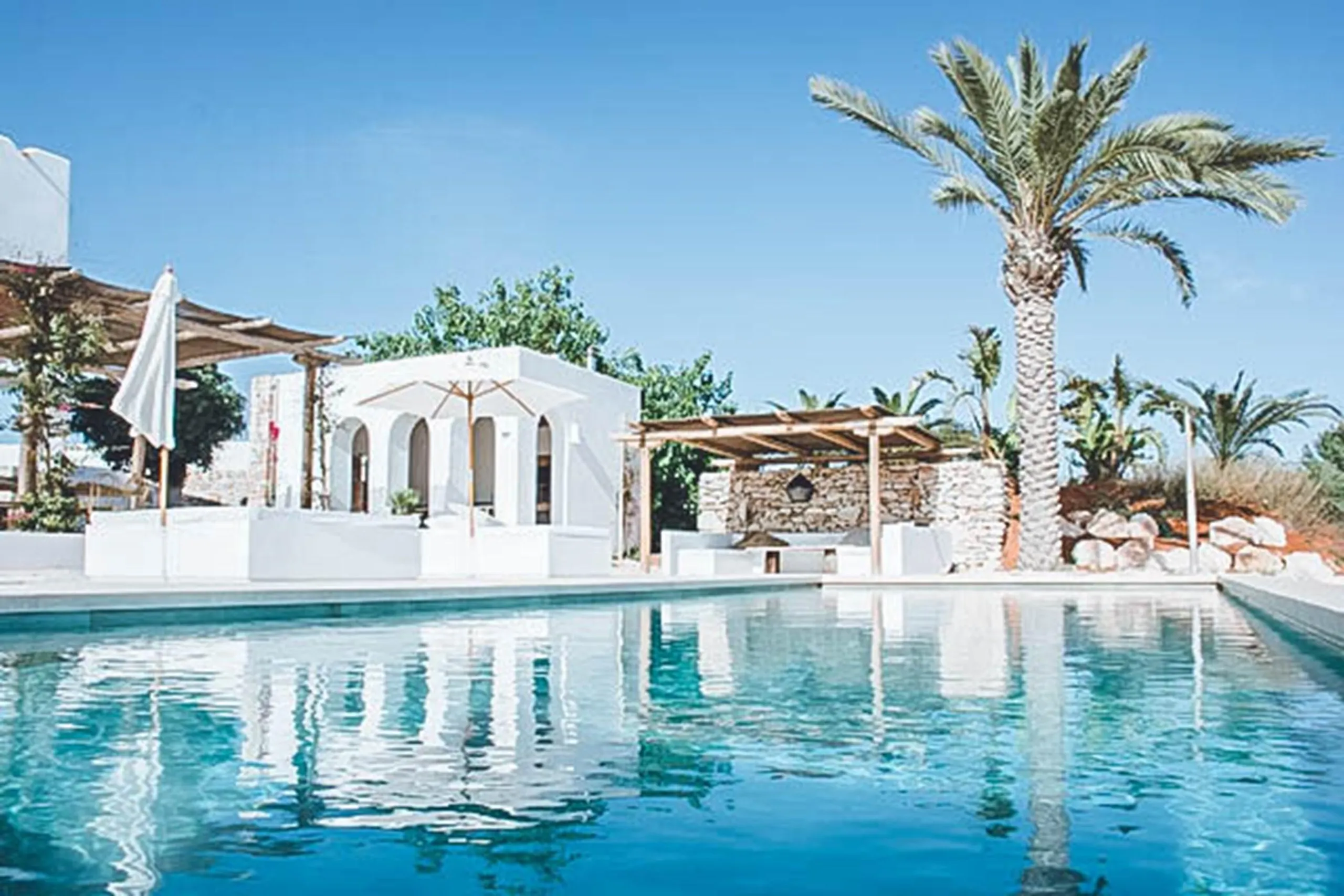 Breathtaking Modern Villa in Ibiza with Pool and Jacuzzi — photograph 2