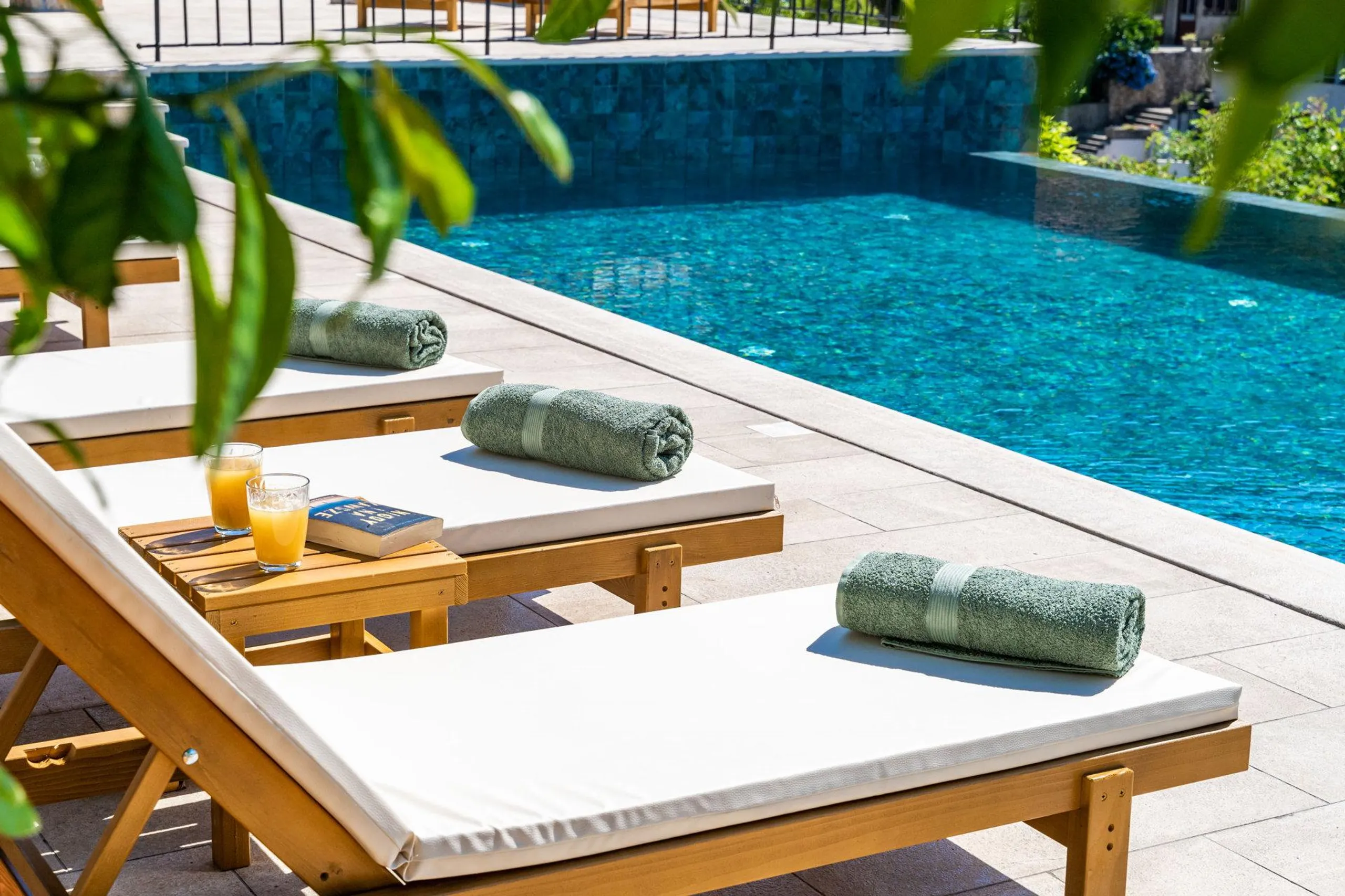Statuesque Villa with Infinity Pool and Mesmerizing Blue Waters of the Adriatic Sea — photograph 11