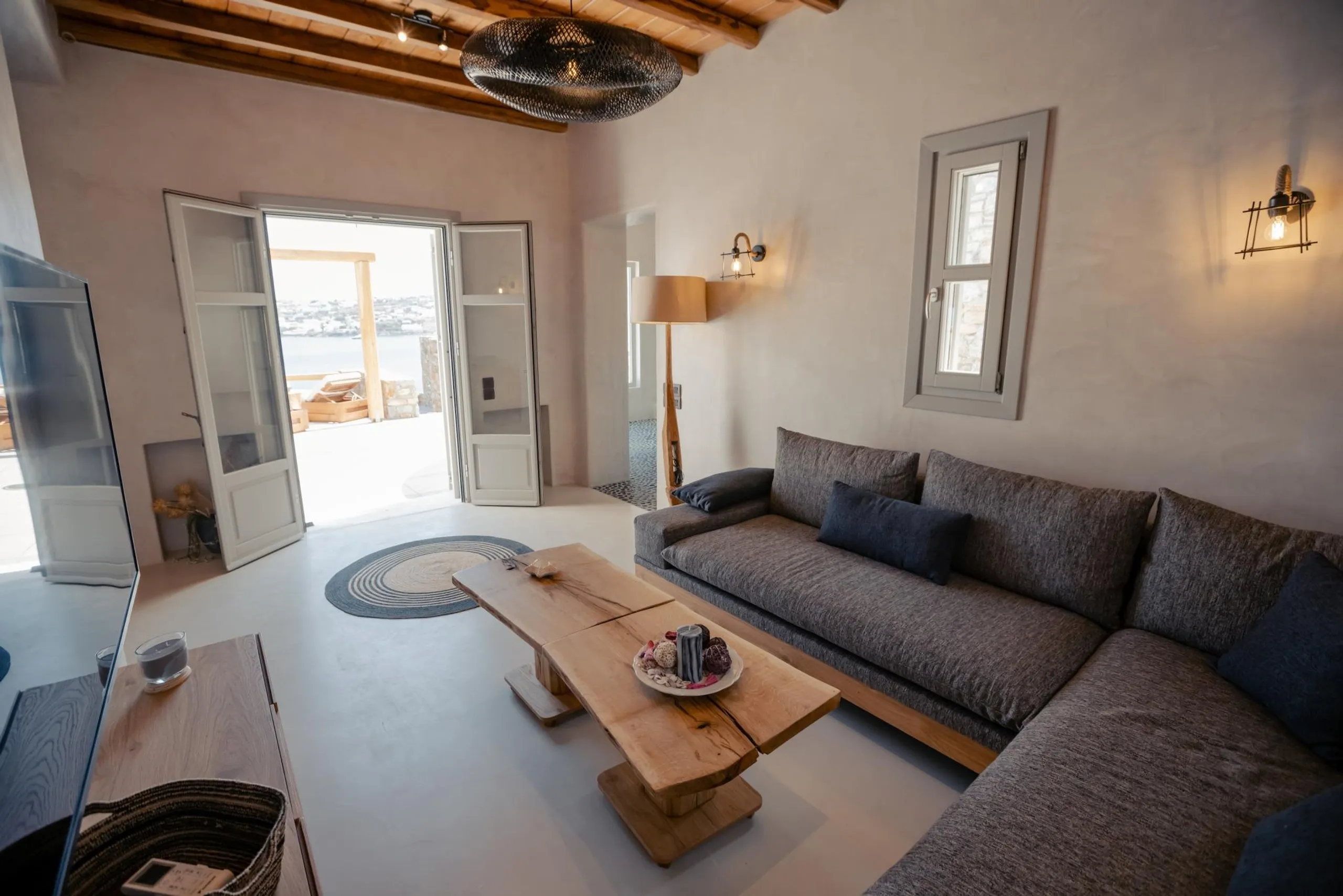 Stylish Mykonos Retreat with Private Pool and Sun Deck — photograph 7
